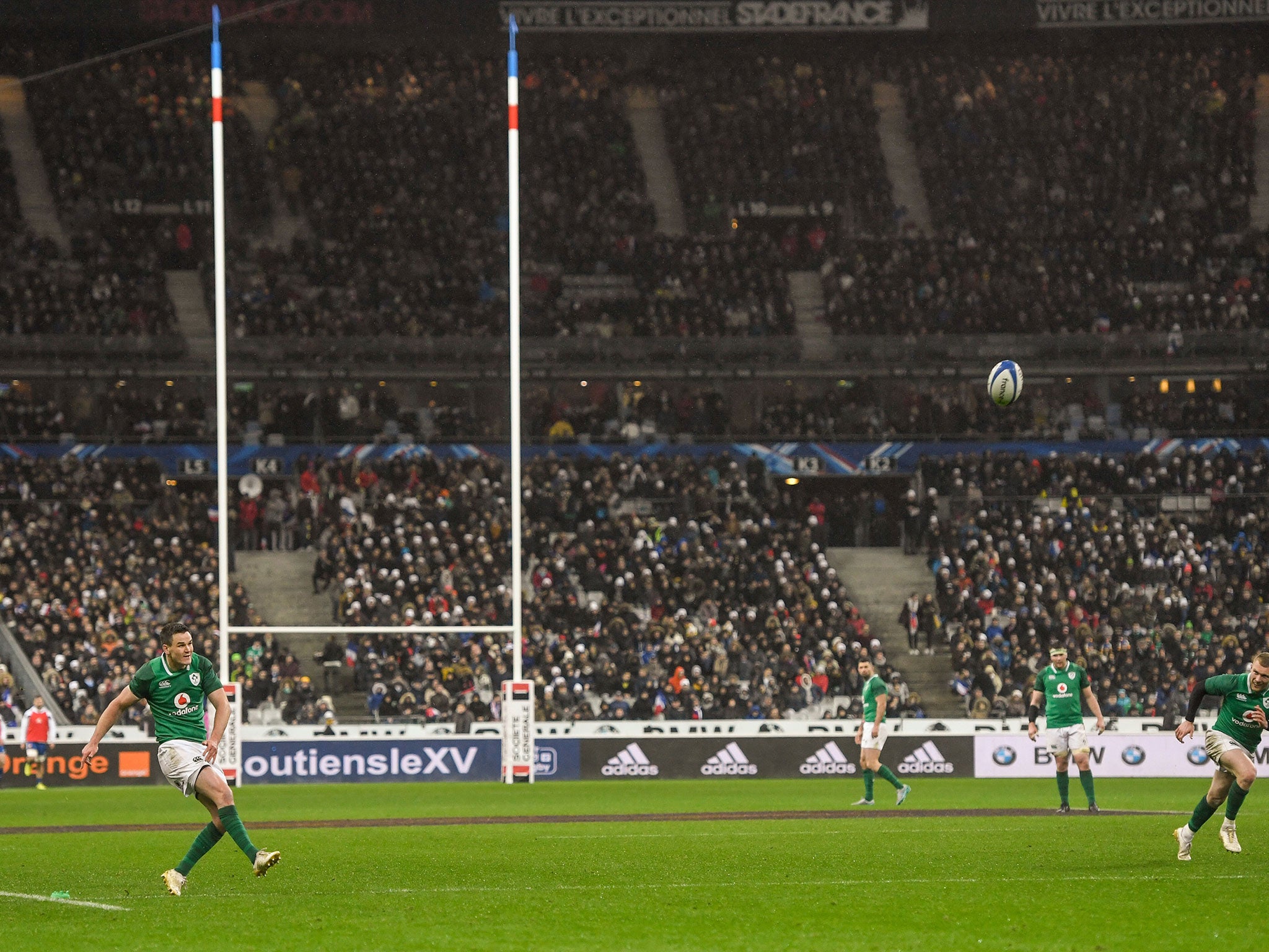 Jonathan Sexton kicks a penalty for Ireland