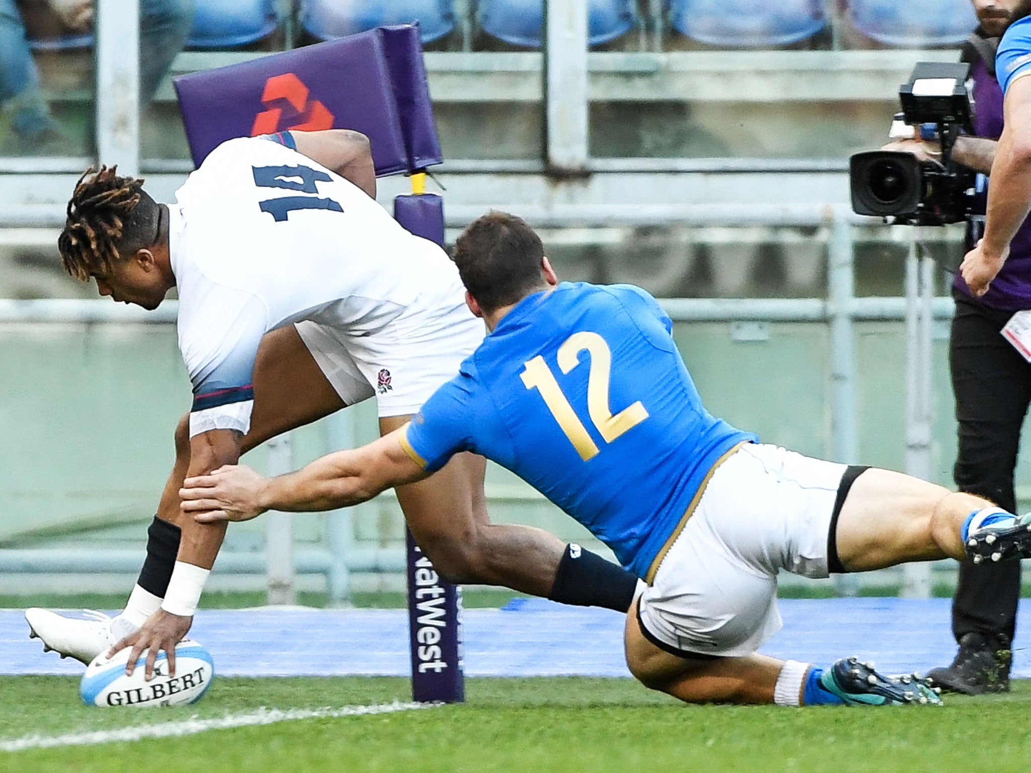 Anthony Watson dots down for England's first try