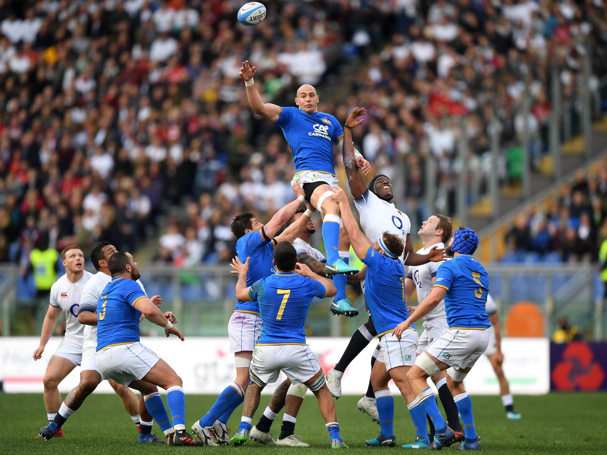 Sergio Parisse wins a line-out for Italy in the first half