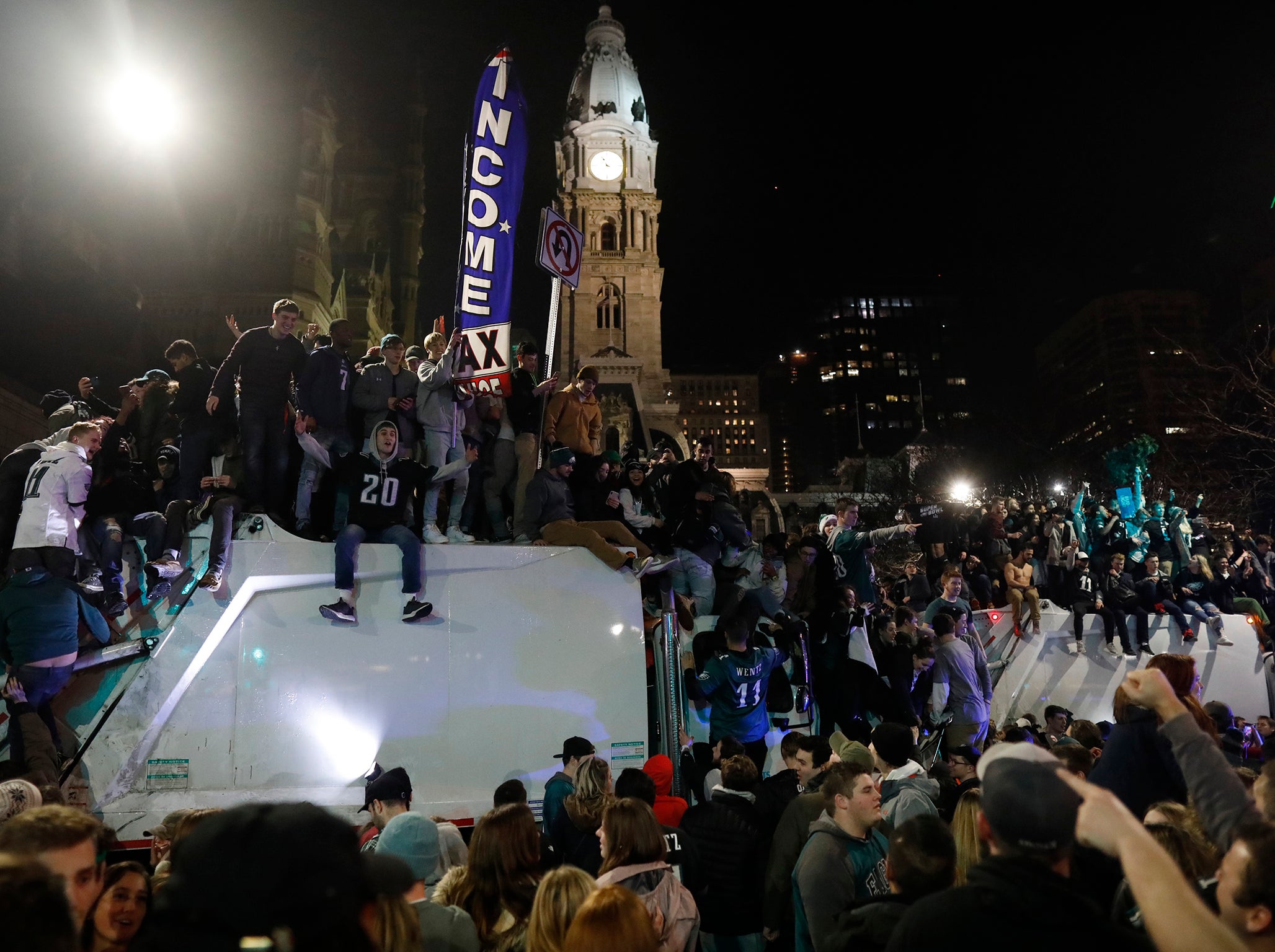 Rowdy Eagles fans go wild in Philadelphia