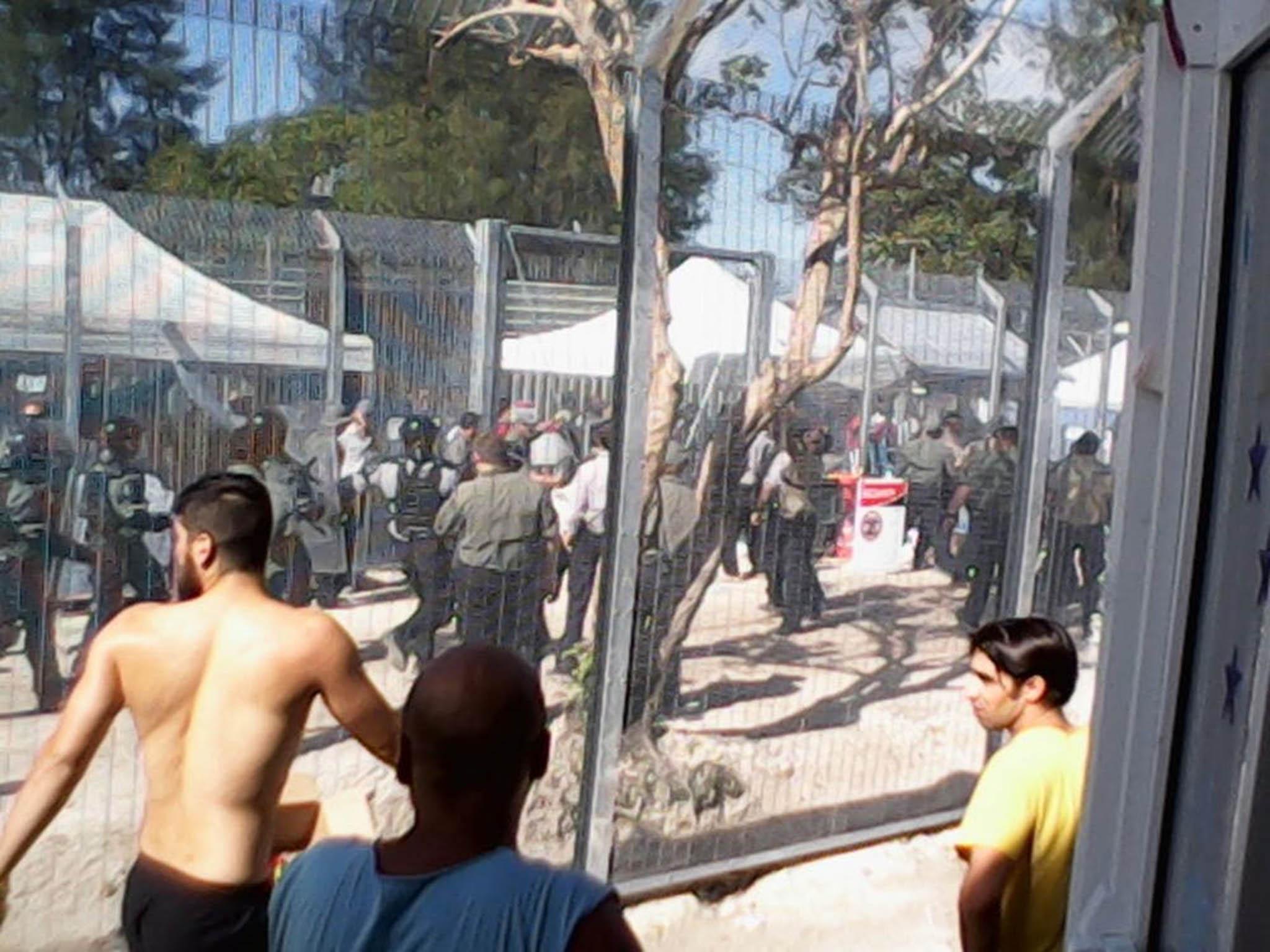 Authorities handling a hunger strike by asylum seekers at the Manus Island detention centre on 16 January 2015