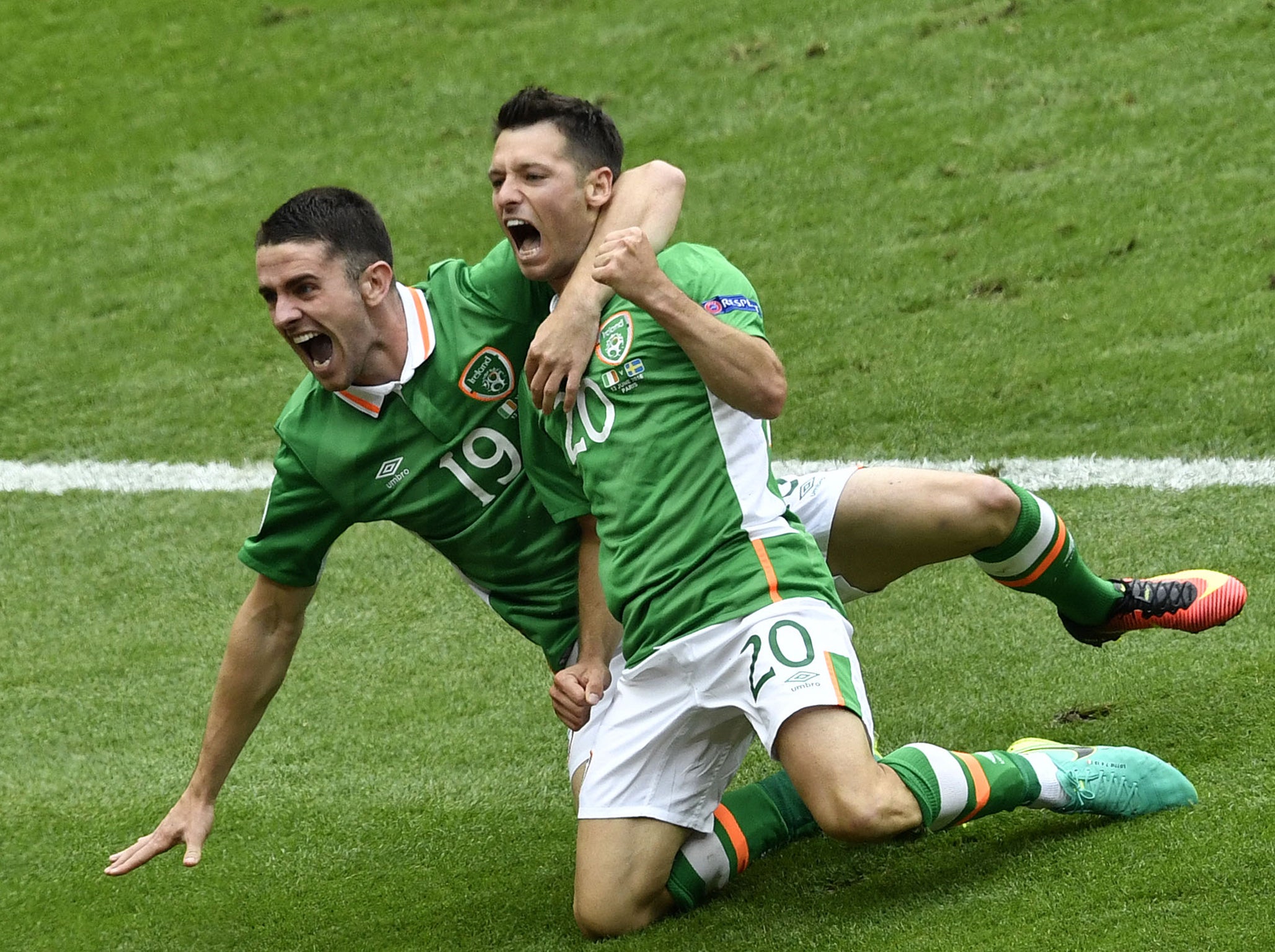 Wes Hoolahan celebrates his goal against Sweden at Euro 2016