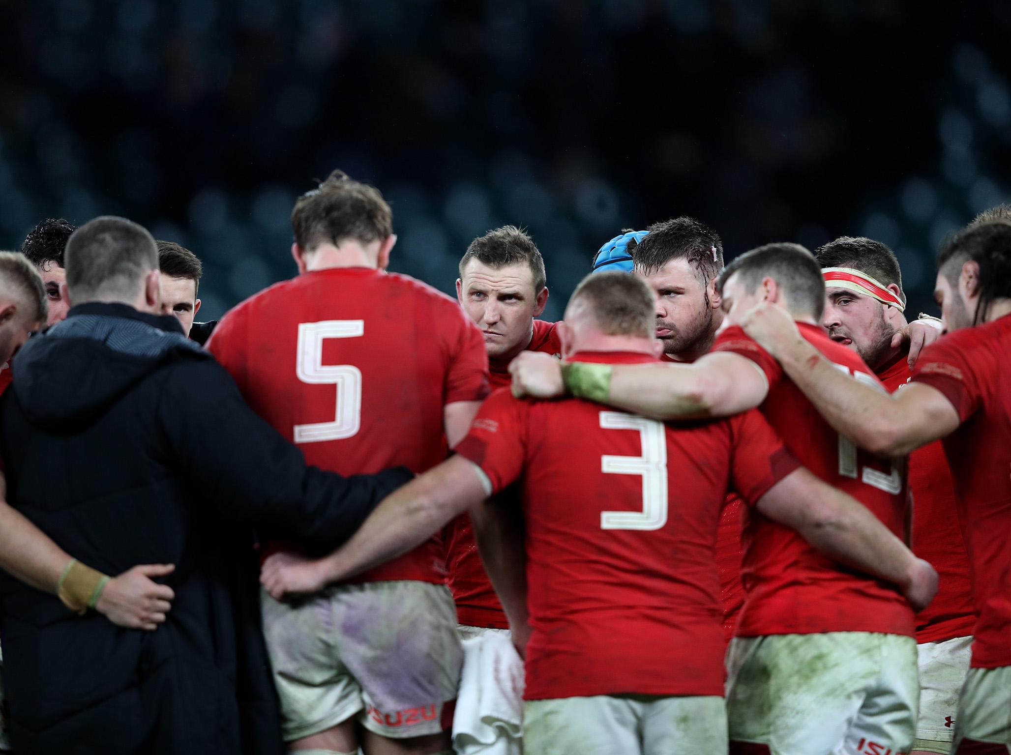 Wales captain Alun Wyn Jones addresses the team after defeat at Twickenham