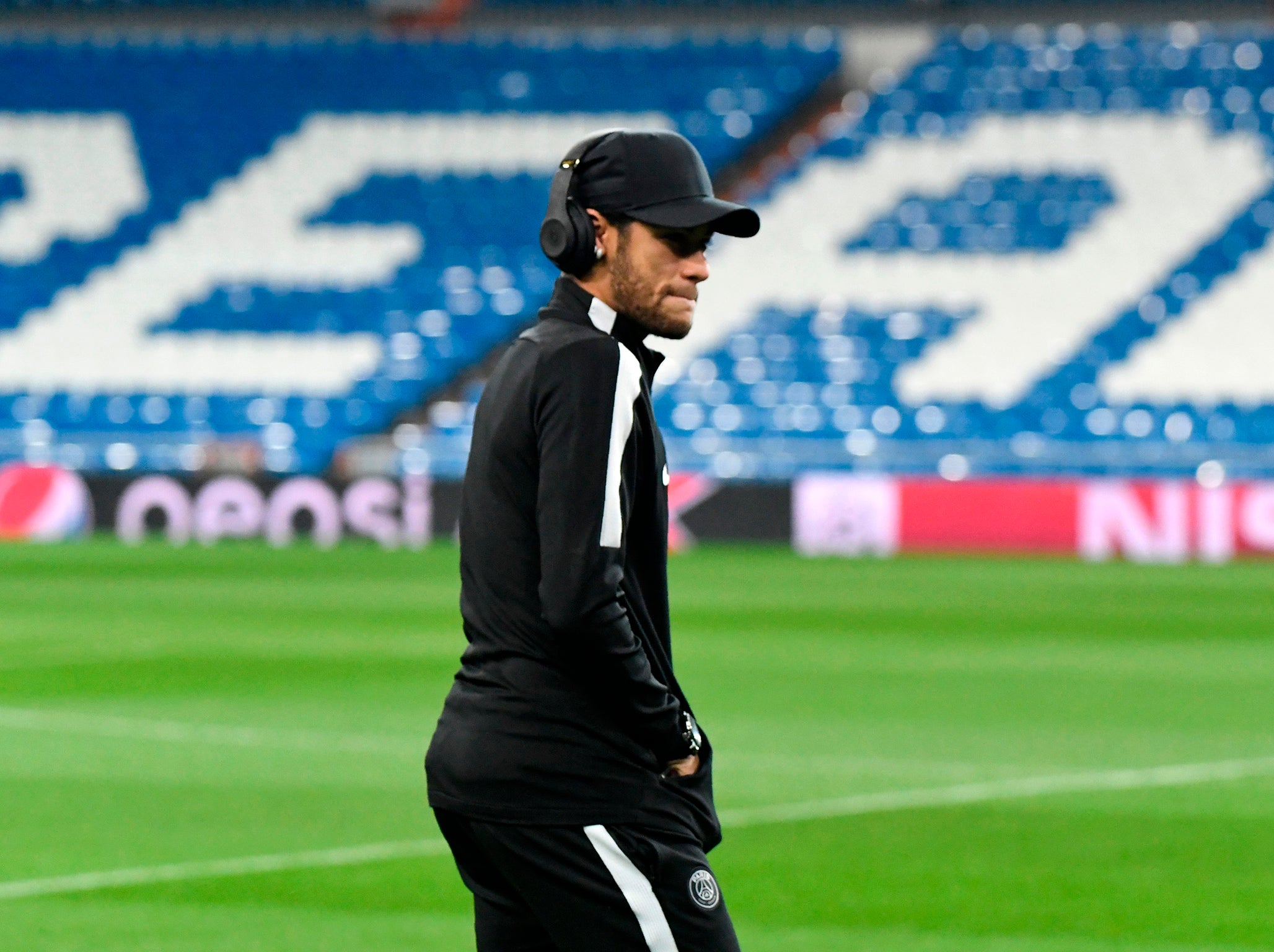 Neymar inspects the Bernabéu ahead of the tie of the round