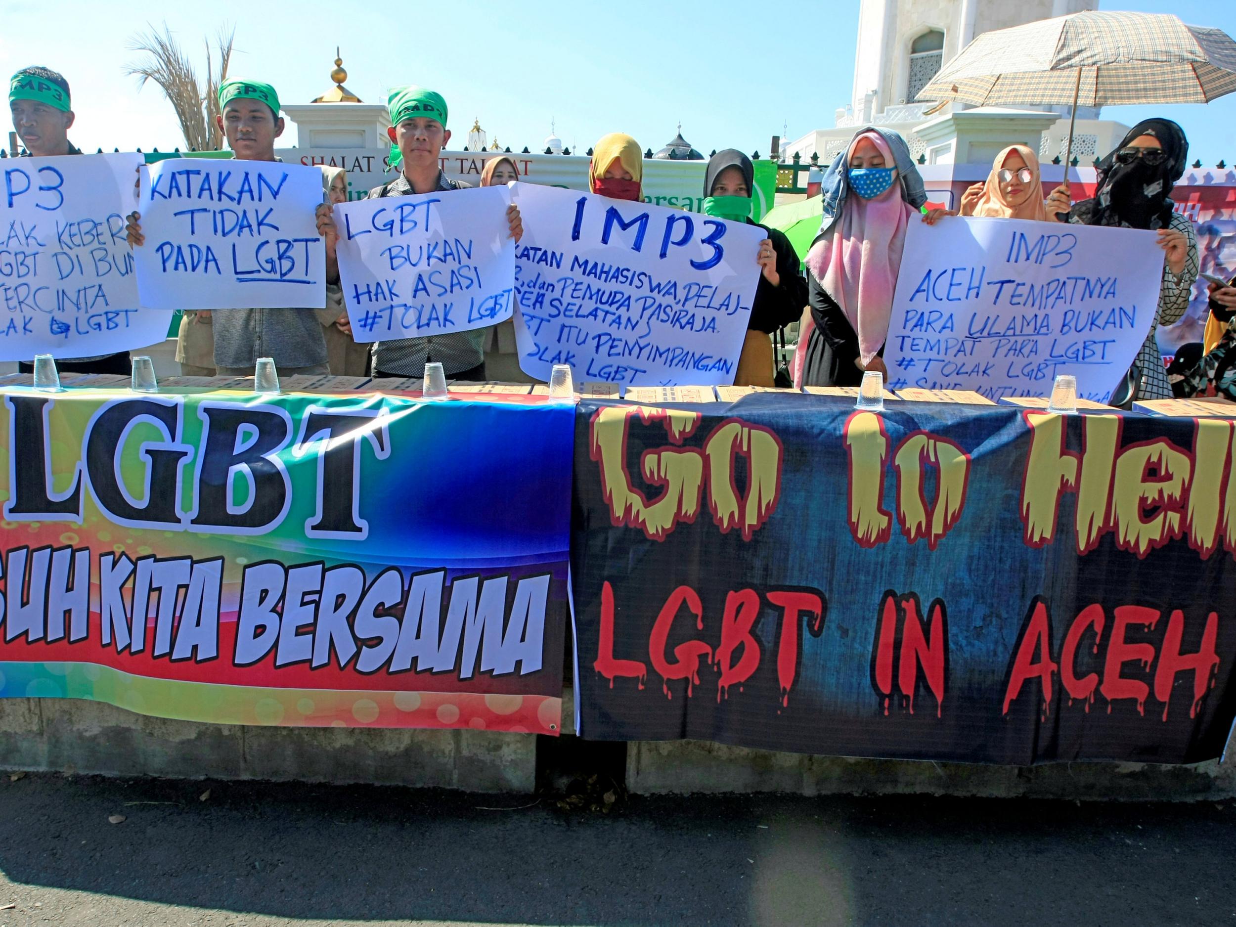 Muslim protesters hold an anti-LGBT rally outside a mosque in the provincial capital Banda Aceh, Aceh province, Indonesia February 2, 2018.. REUTERS