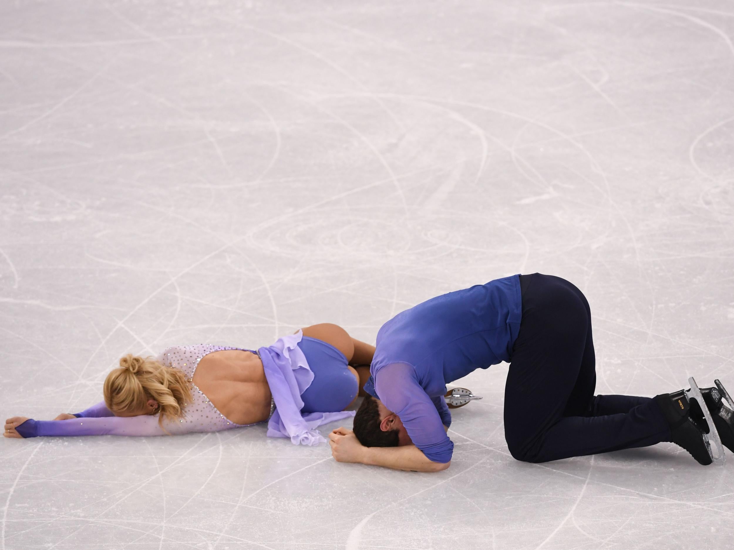 Aljona Savchenko and Bruno Massot scored 159.31 points to break the record