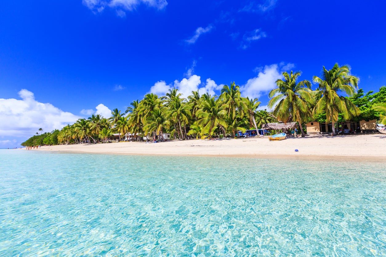 Clear blue waters around Dravuni Island, Fiji