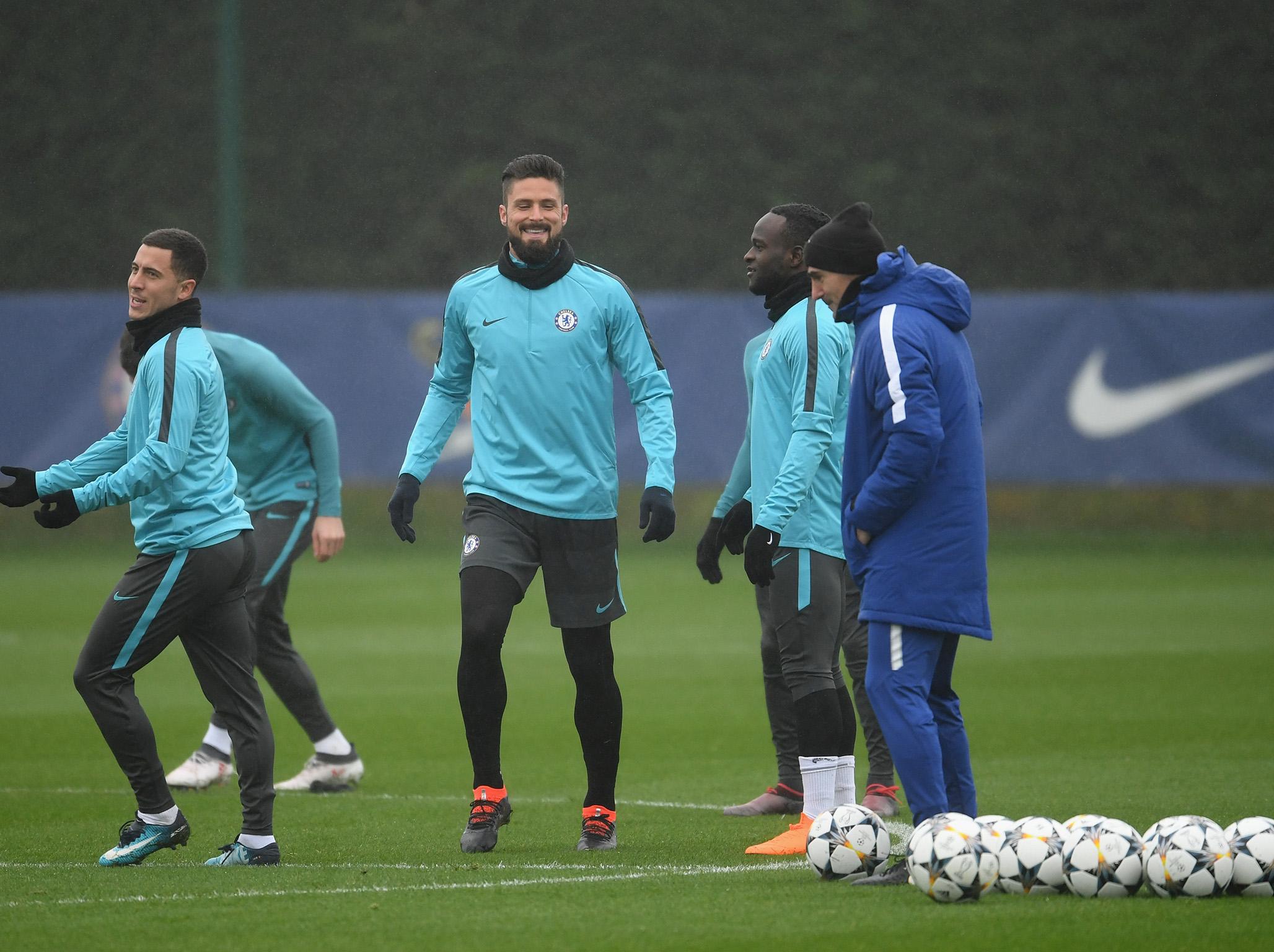 &#13;
Chelsea players in training before playing Barcelona &#13;