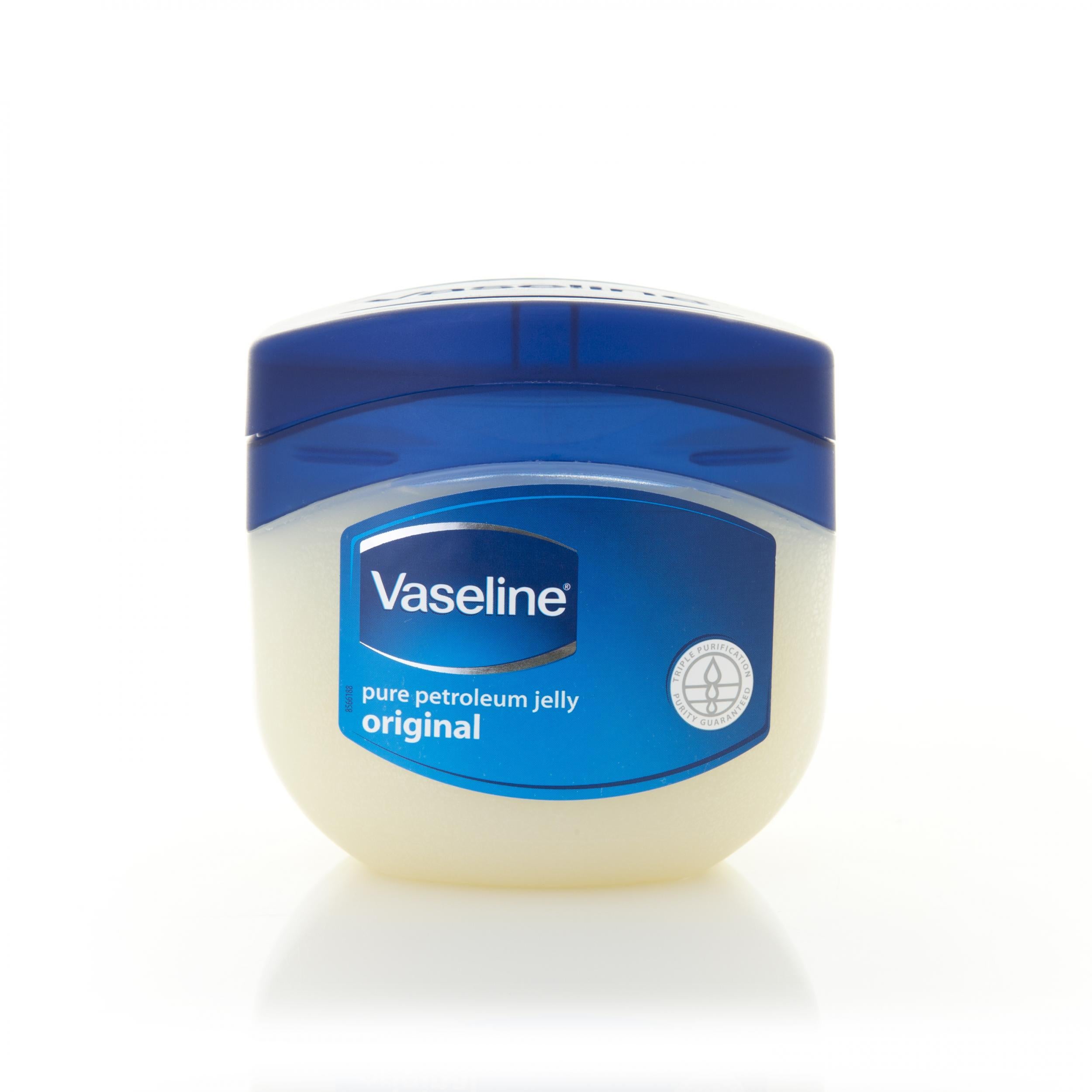 Slugging uses Vaseline to lock in moisture