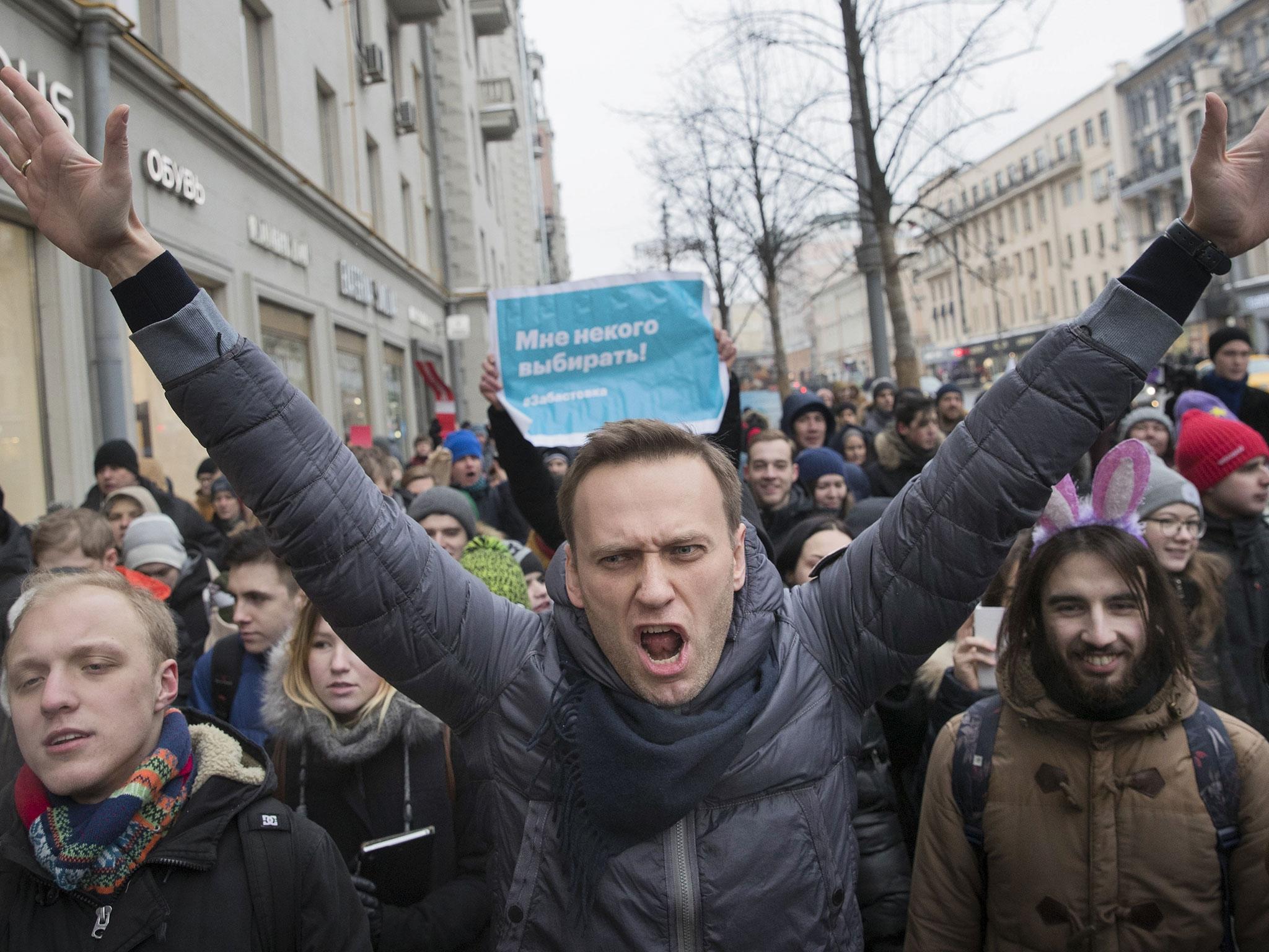 Alexei Navalny says he was detained after visiting the dentist