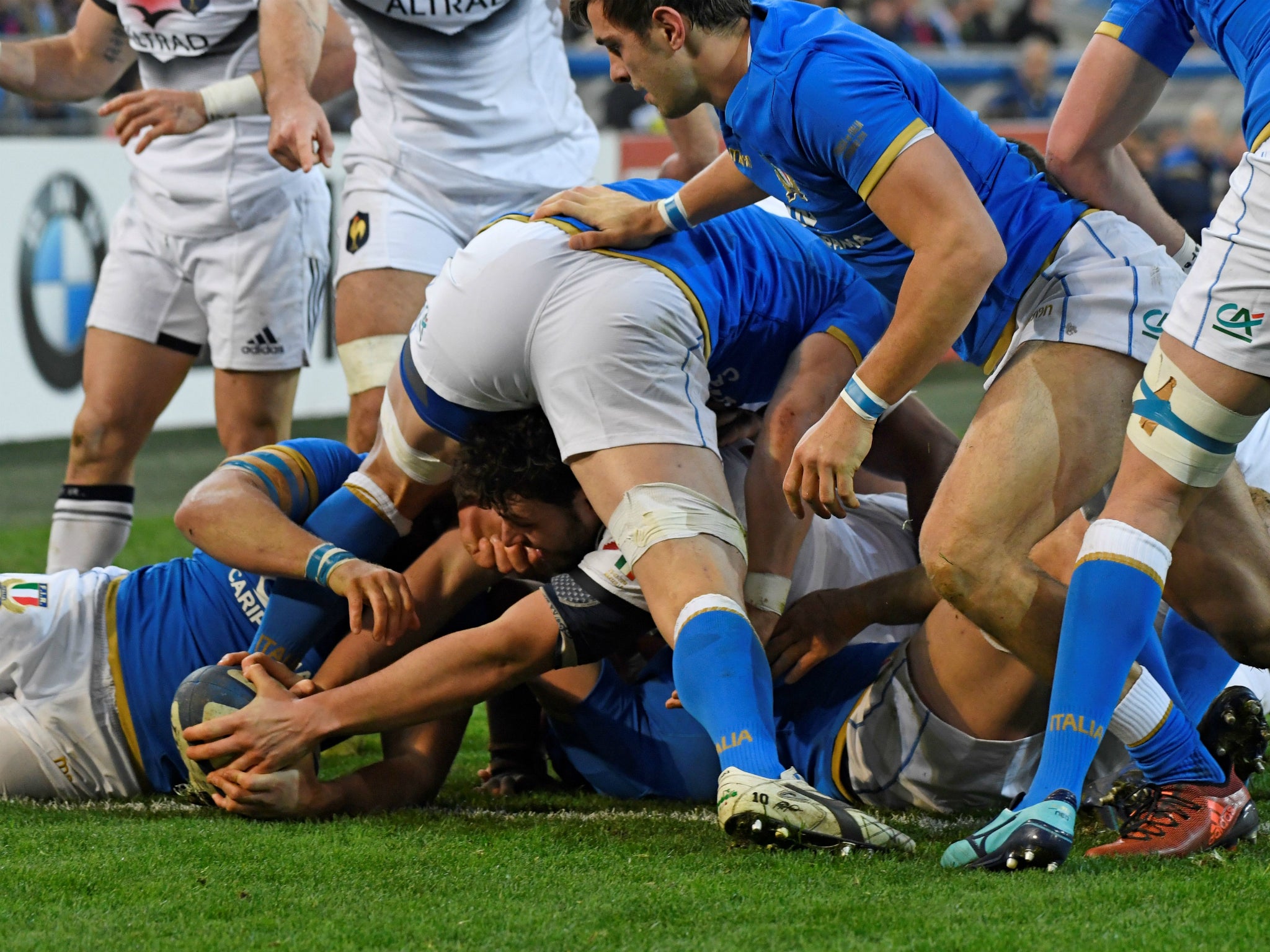 Paul Gabrillagues reaches out to score the opening try of the match