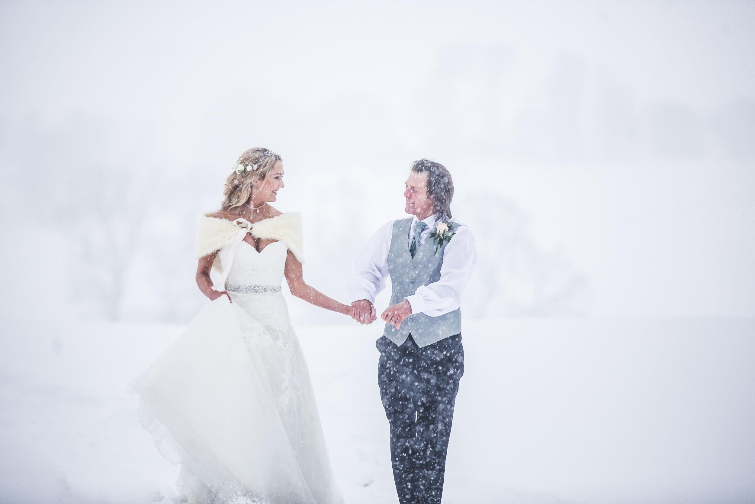 The storm didn't stop the couple from tying the knot (Sean Elliott Photography)