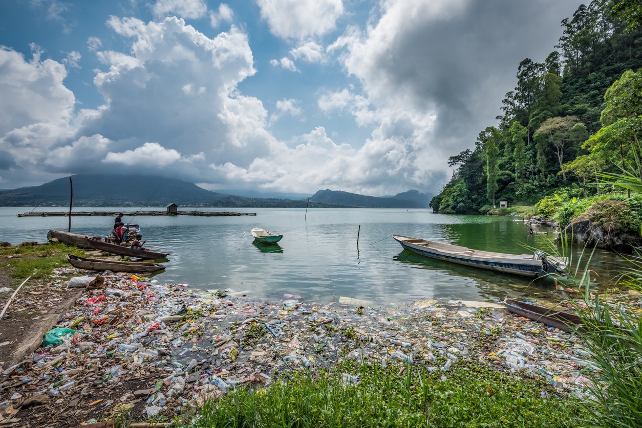 Plastic pollution in Bali’s Lake Batur (Getty)