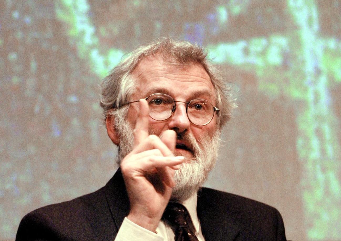 British scientist John Sulston, the spearhead of Britain's part in mapping mankind's genetic blueprint, gives a press conference 12 February 2001 in London about the Human Genome Project (HGP) at The Wellcome Trust