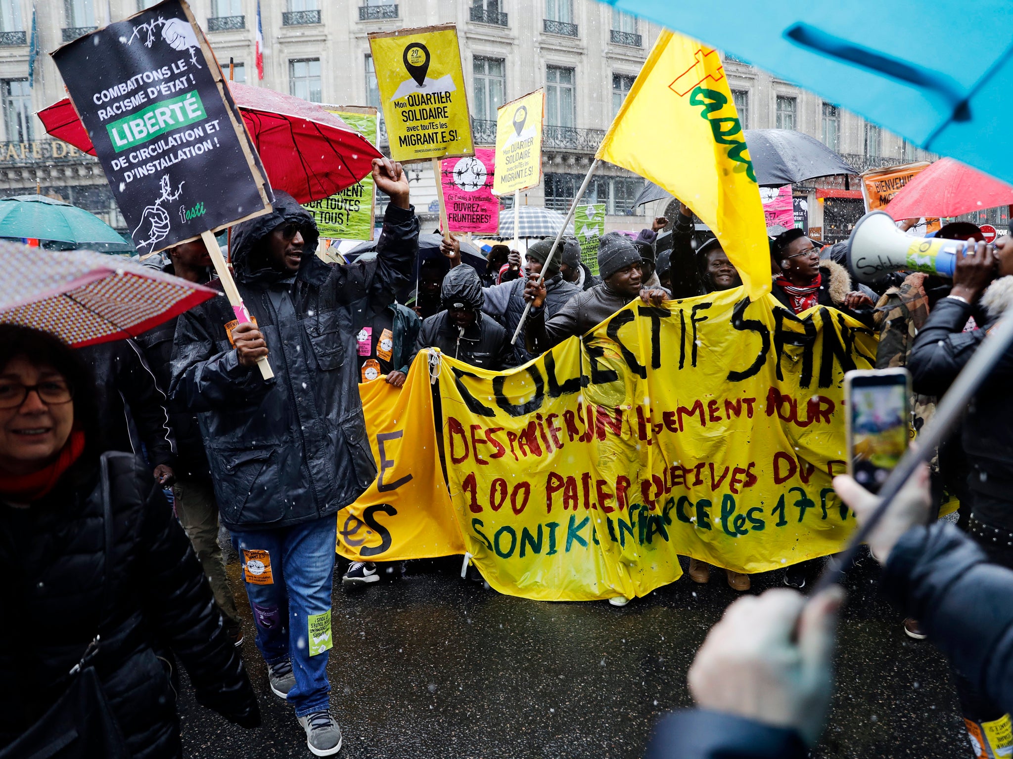 Protesters decry police brutality in Paris