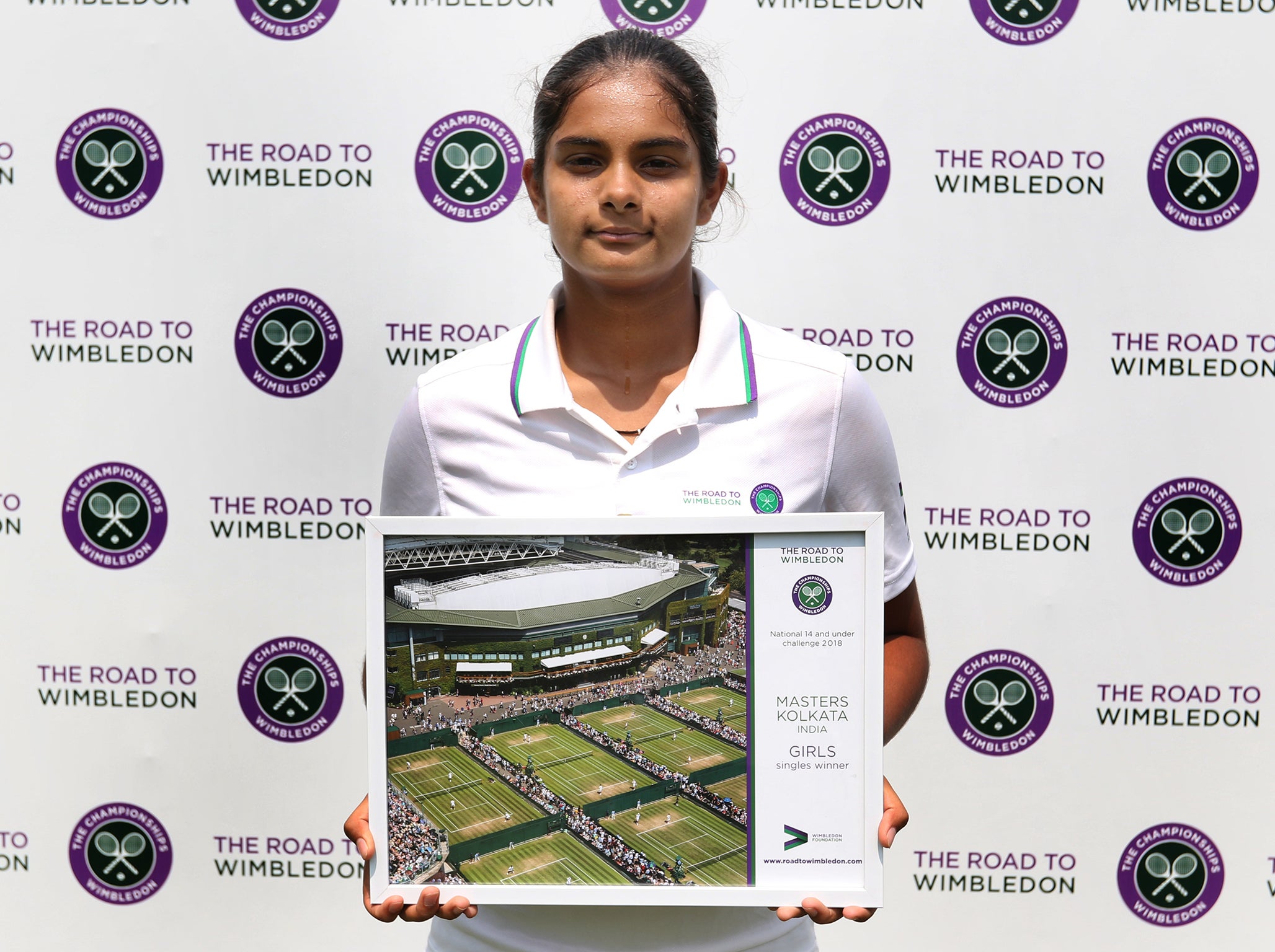 &#13;
Holding her prize, Sanjana Tirumalla (AELTC)&#13;