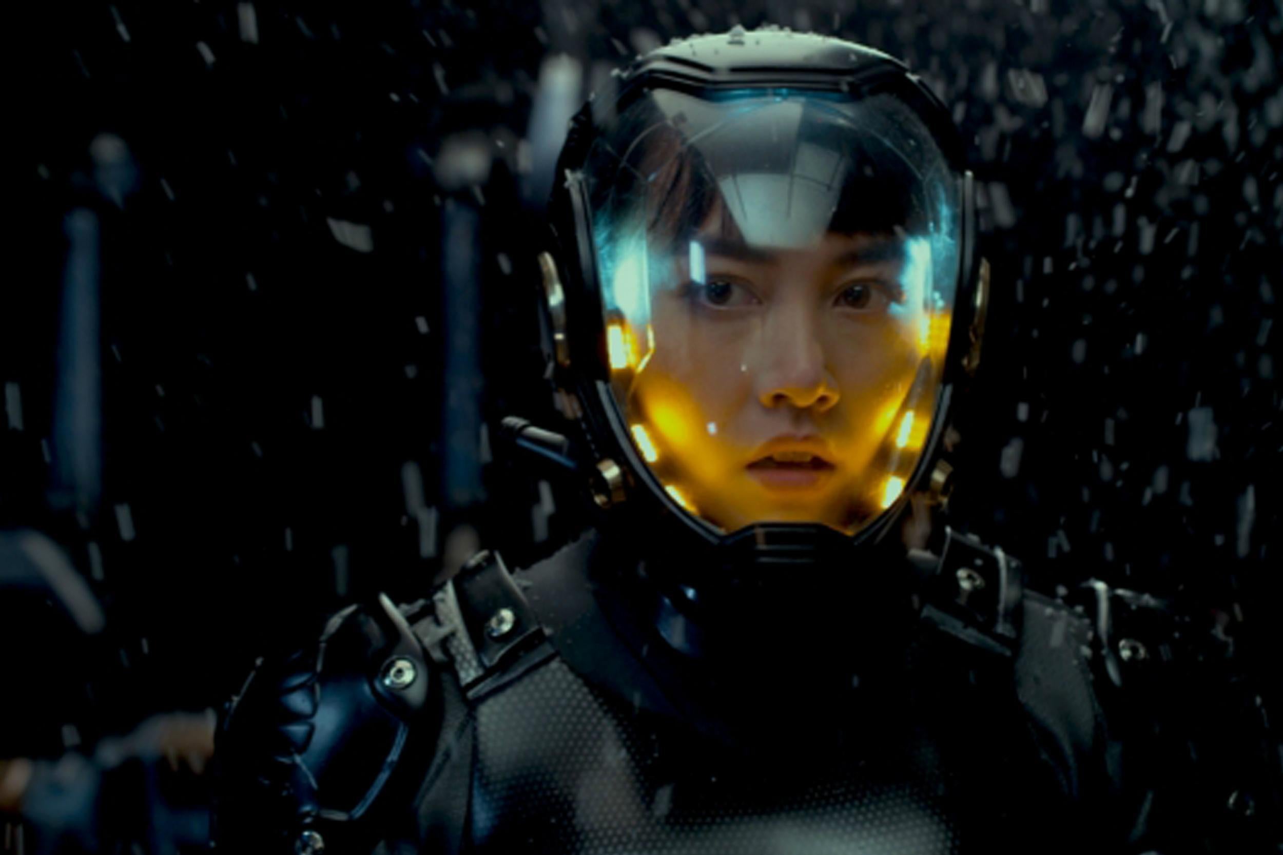 Mako Mori, played by Rinko Kikuchi, teams up with Raleigh (Charlie Hunnam) to operate a Jaeger