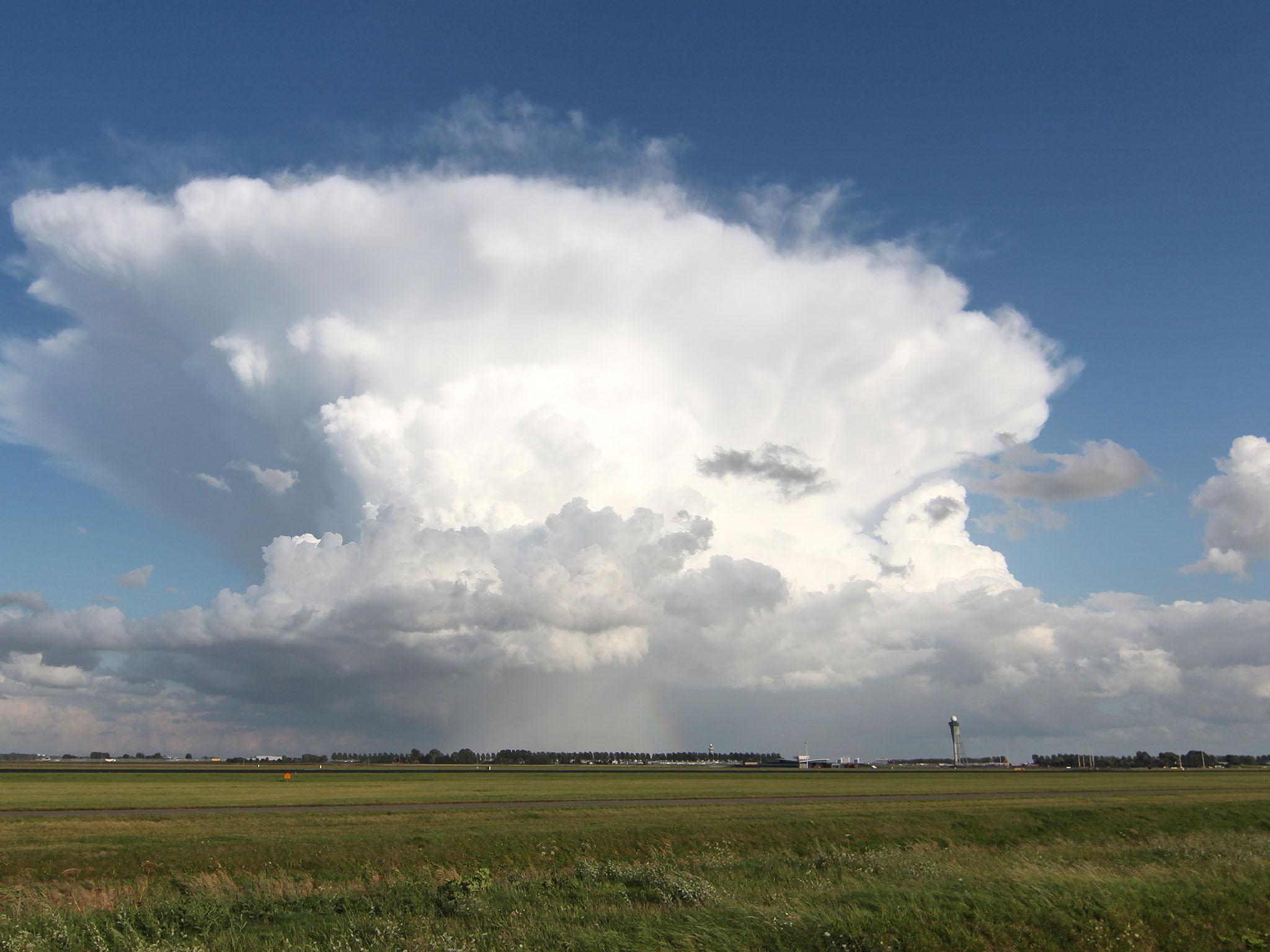 &#13;
Cumulonimbus usually takes an anvil shape &#13;