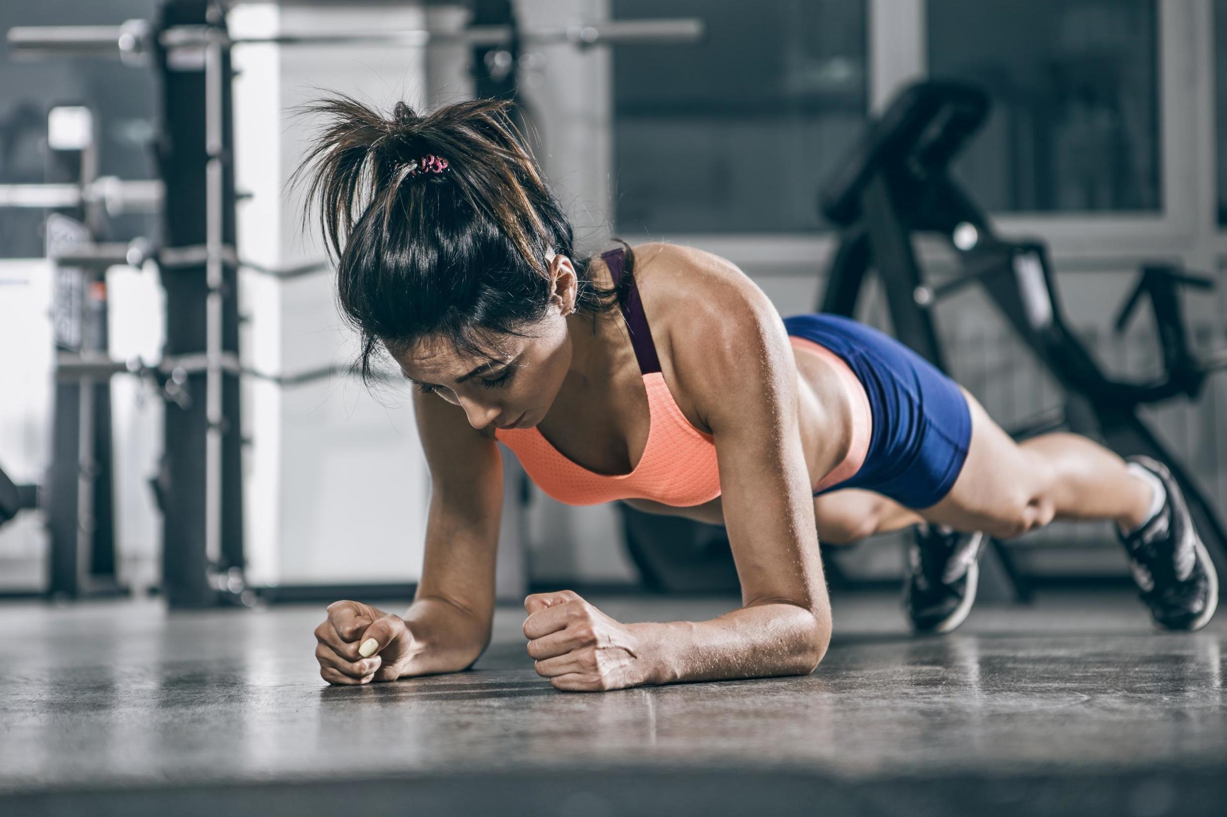 This is how to make planking more effective (Stock)