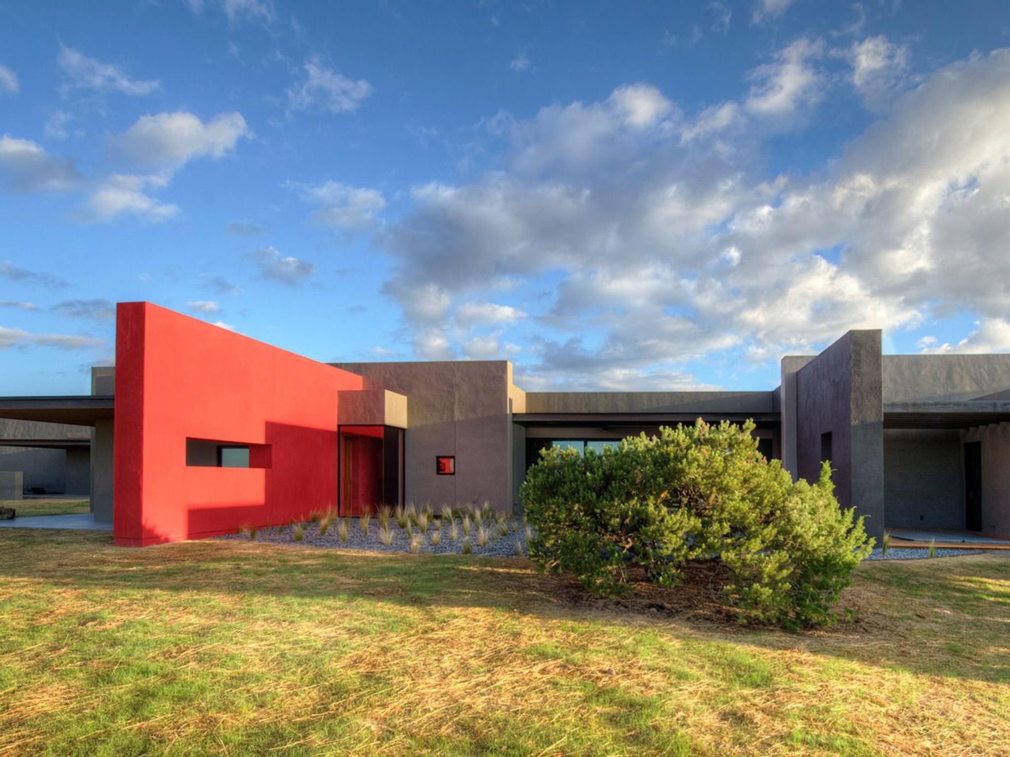 The owners wanted the house to embrace its desert landscape