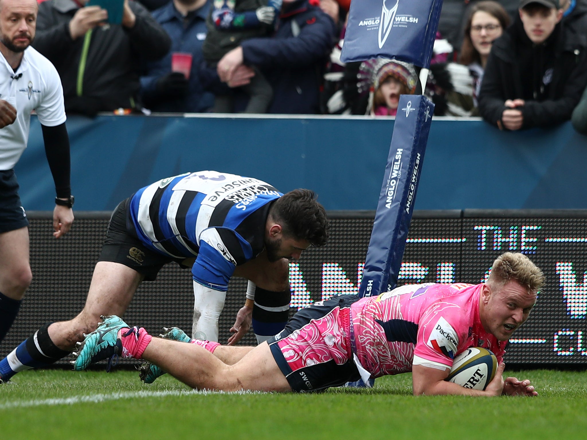 Jack Innard scored two tries for Exeter as they brushed aside their West Country rivals