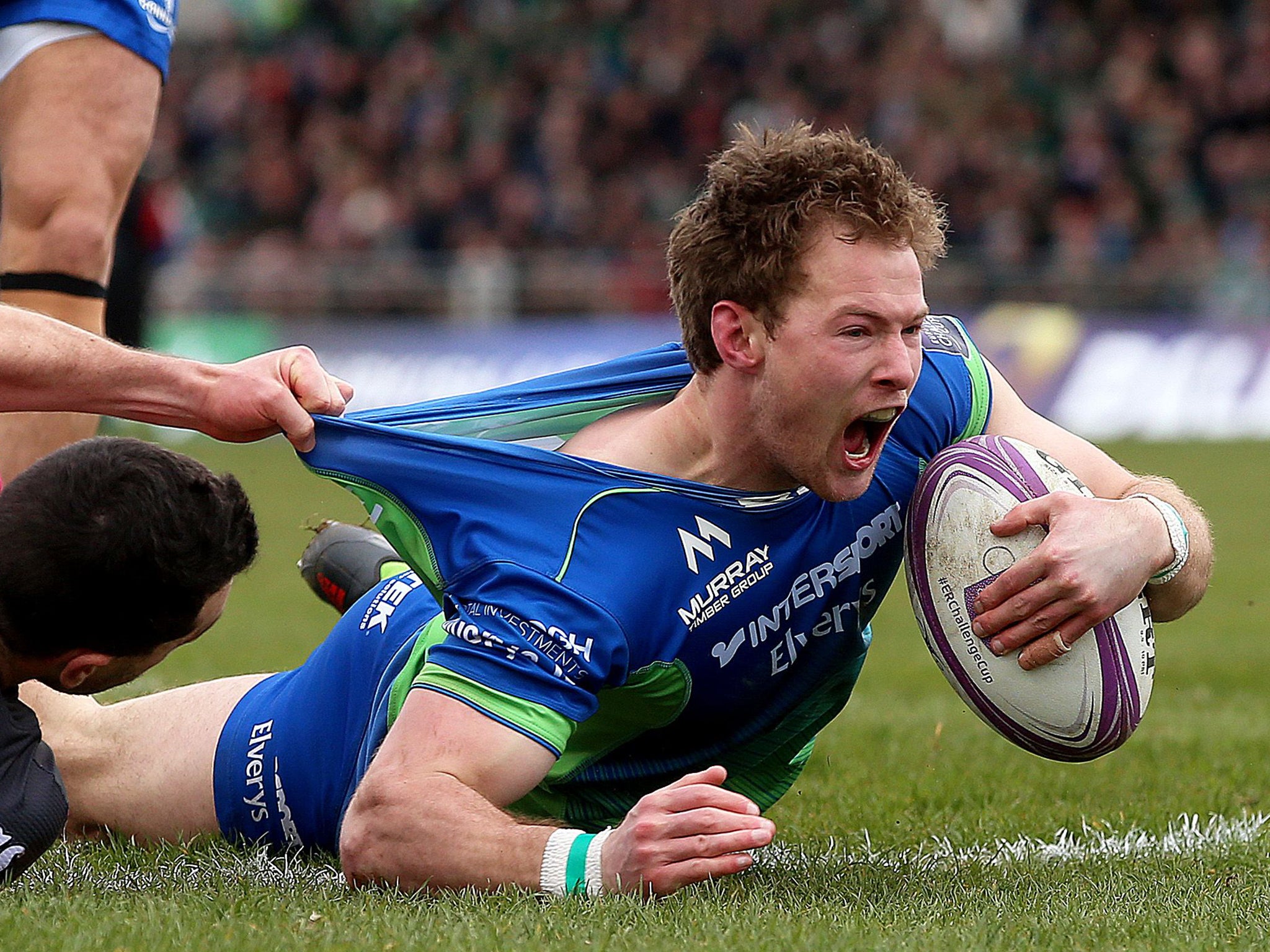 Kieron Marmion dives over the line to score for Connacht