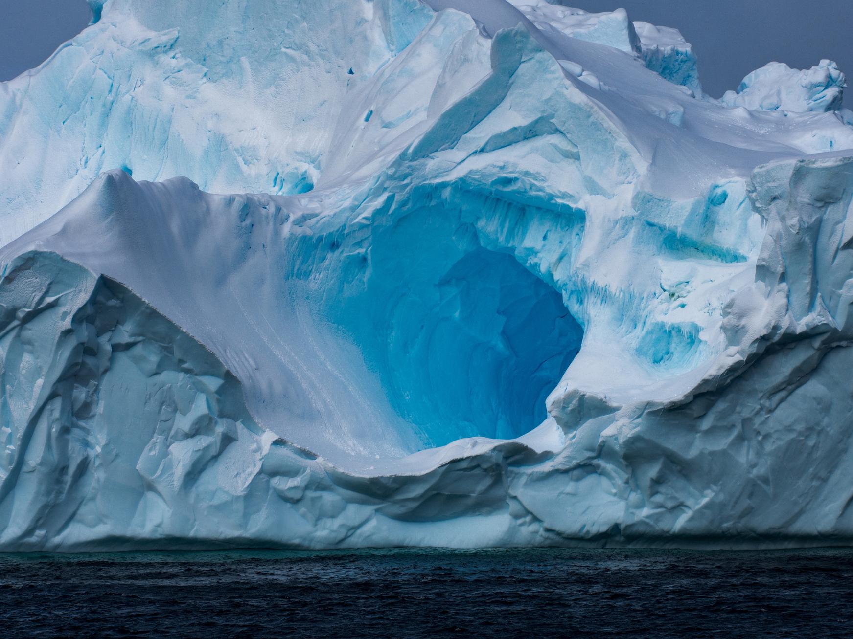 Researchers measuring Antarctic ice shelves found an area of underwater ice the size of Greater London had melted within the space of five years