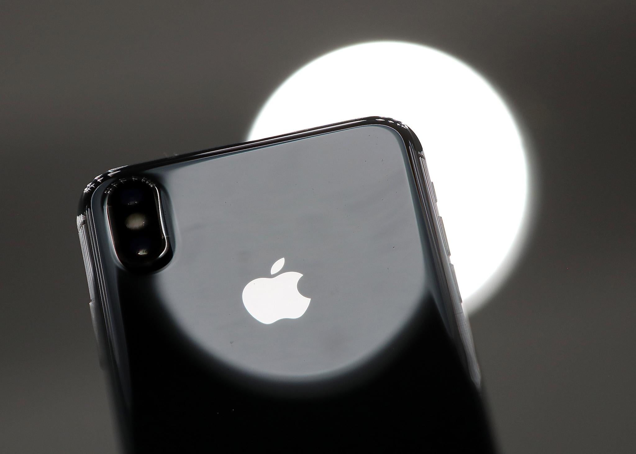 It lets you move multiple apps at once