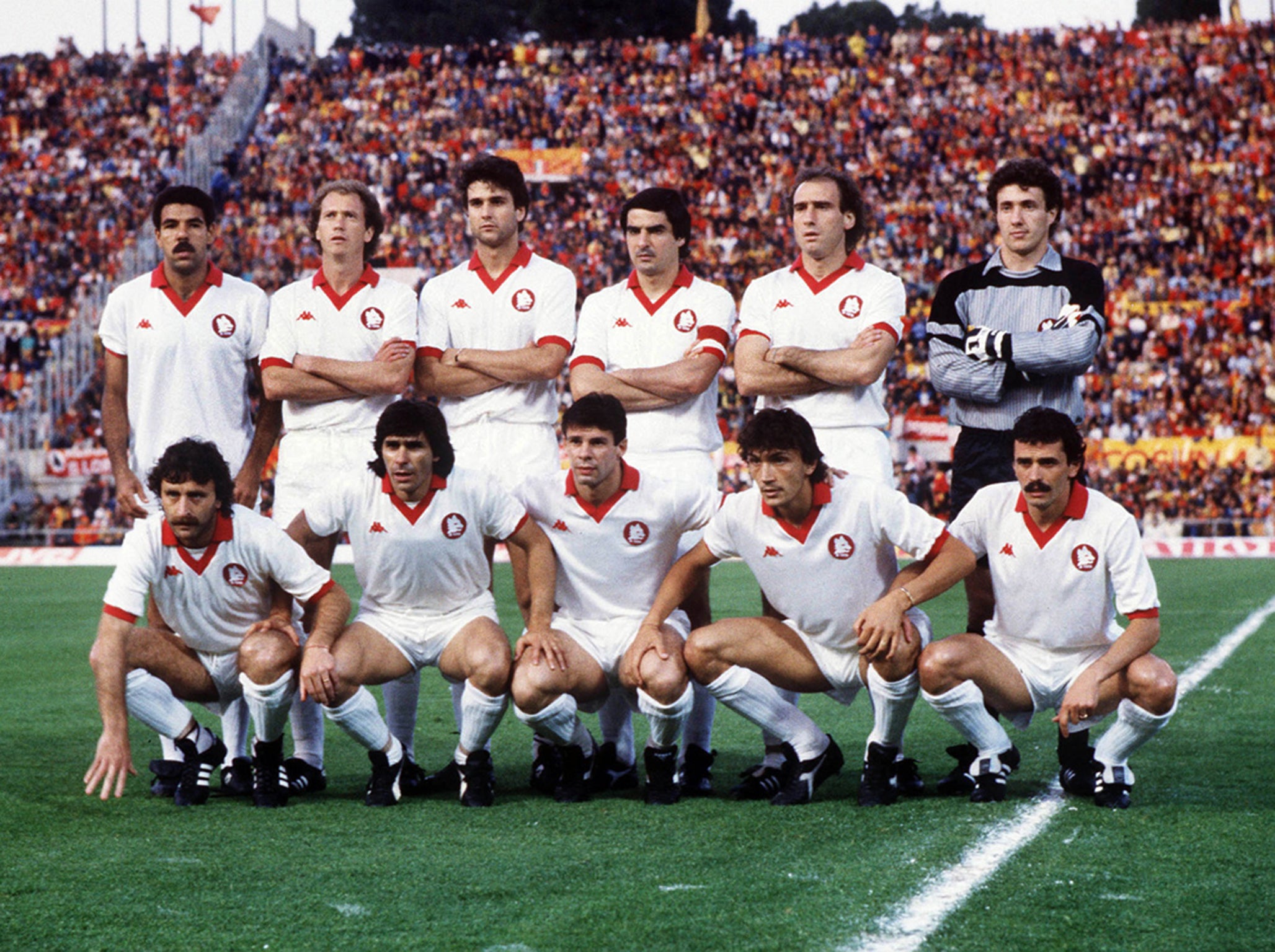 Di Bartolomei with his team, back row third from right