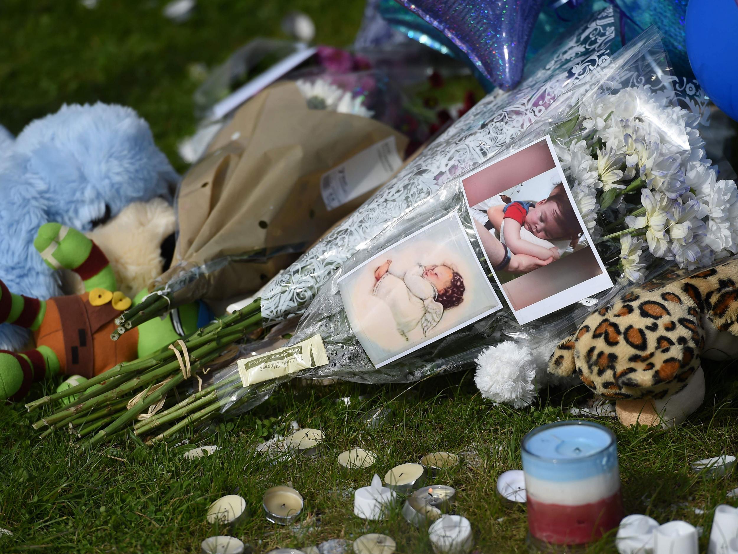 People leave balloons and toys for Alfie Evans