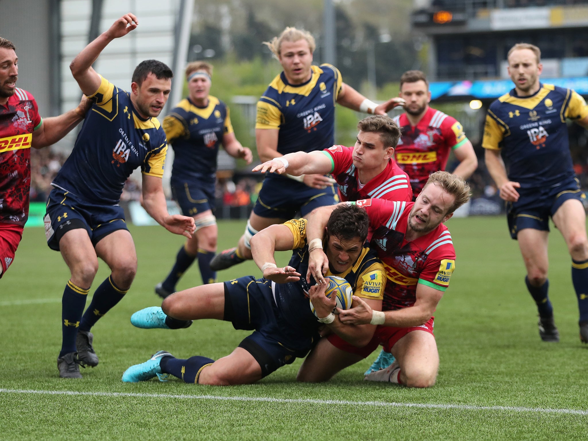 Jackson Williland scores two of seven tries that confirmed Worcester's Premiership status next season