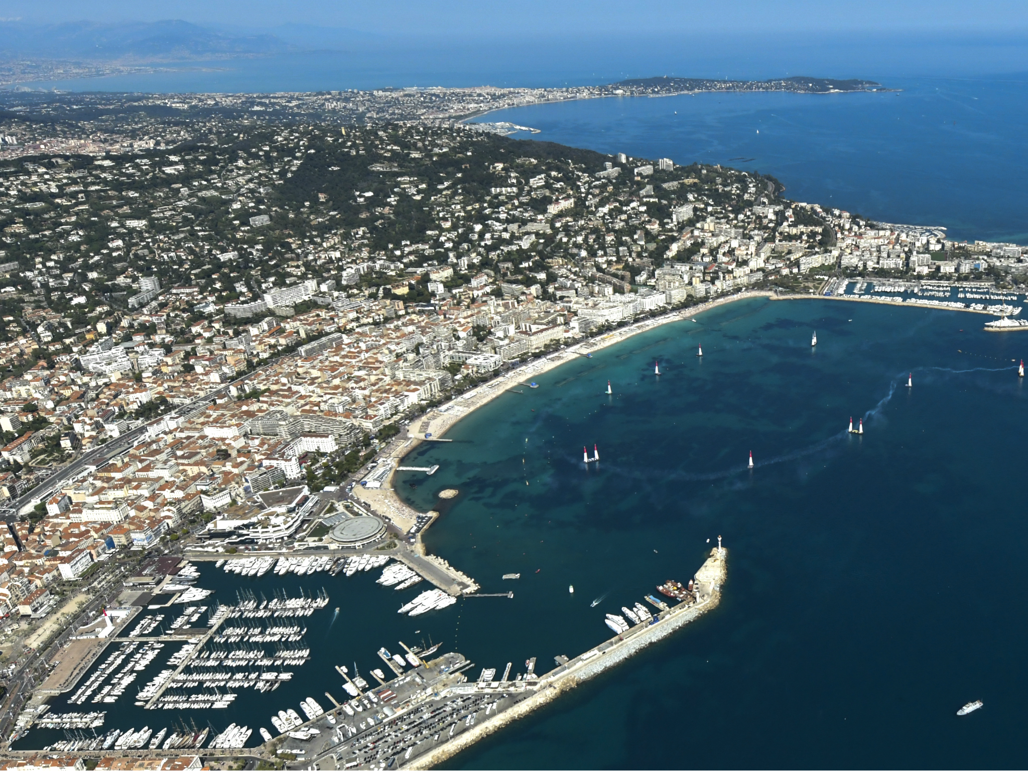 The Air Race ventured to Cannes for the first time (Red Bull)