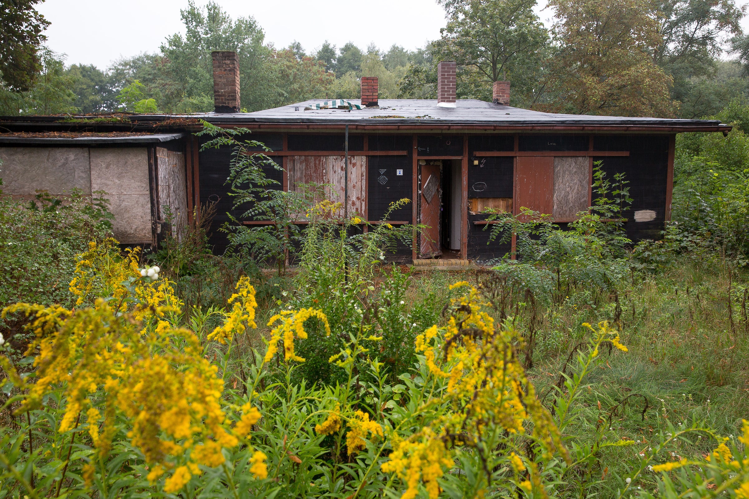 Thomas Harding's family were kicked out of the house before the war
