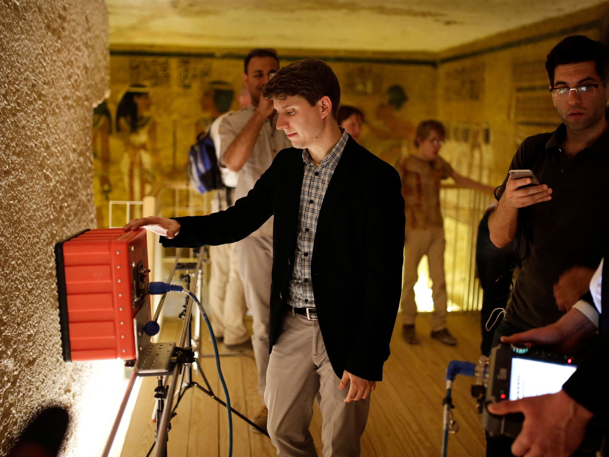 Radar scanning of a wall in King Tutankhamun's burial chamber