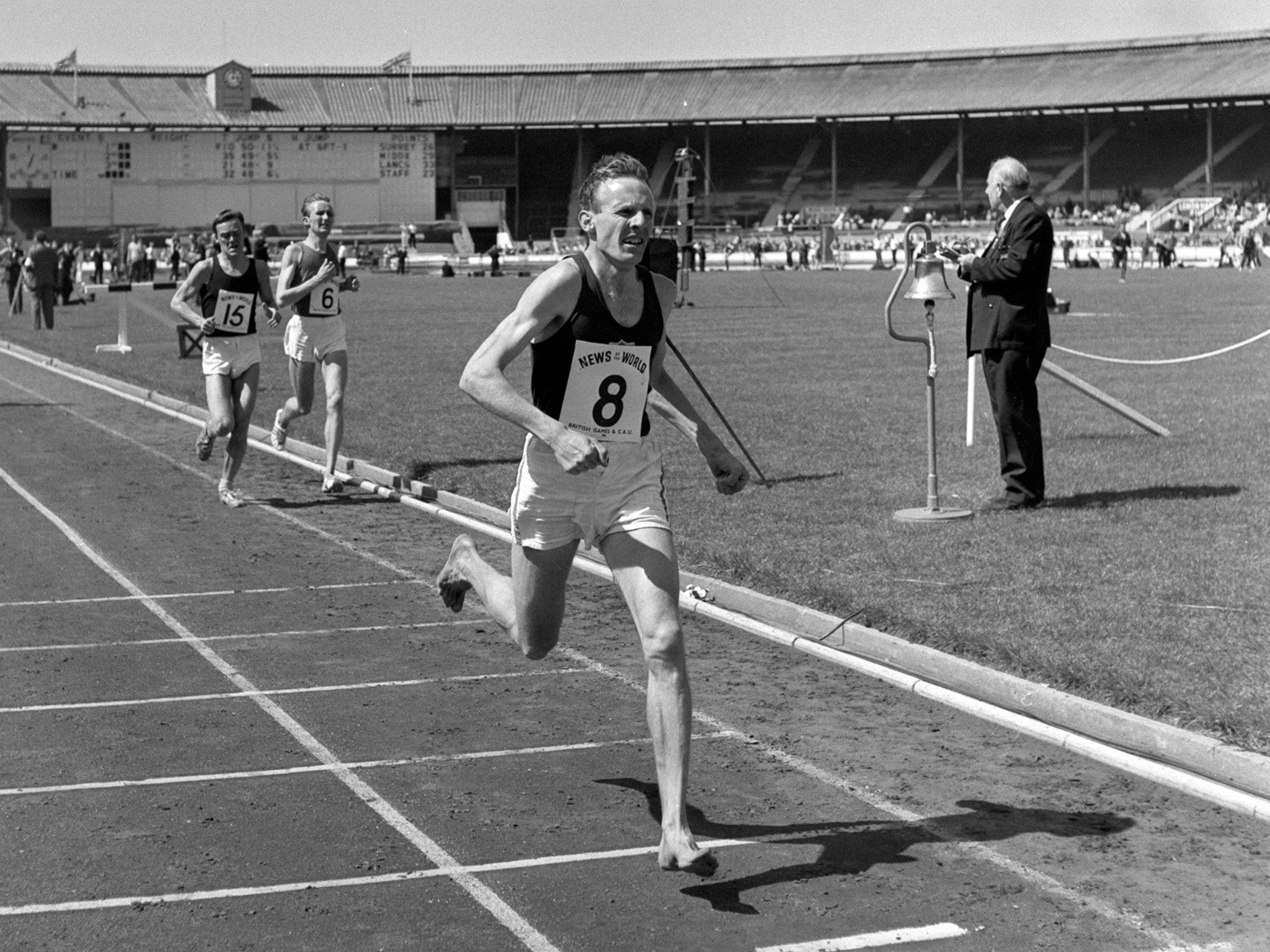 Tulloh wins the six-mile race barefooted at the British Games in 1966. He said that running shoes tended to hamper his performance