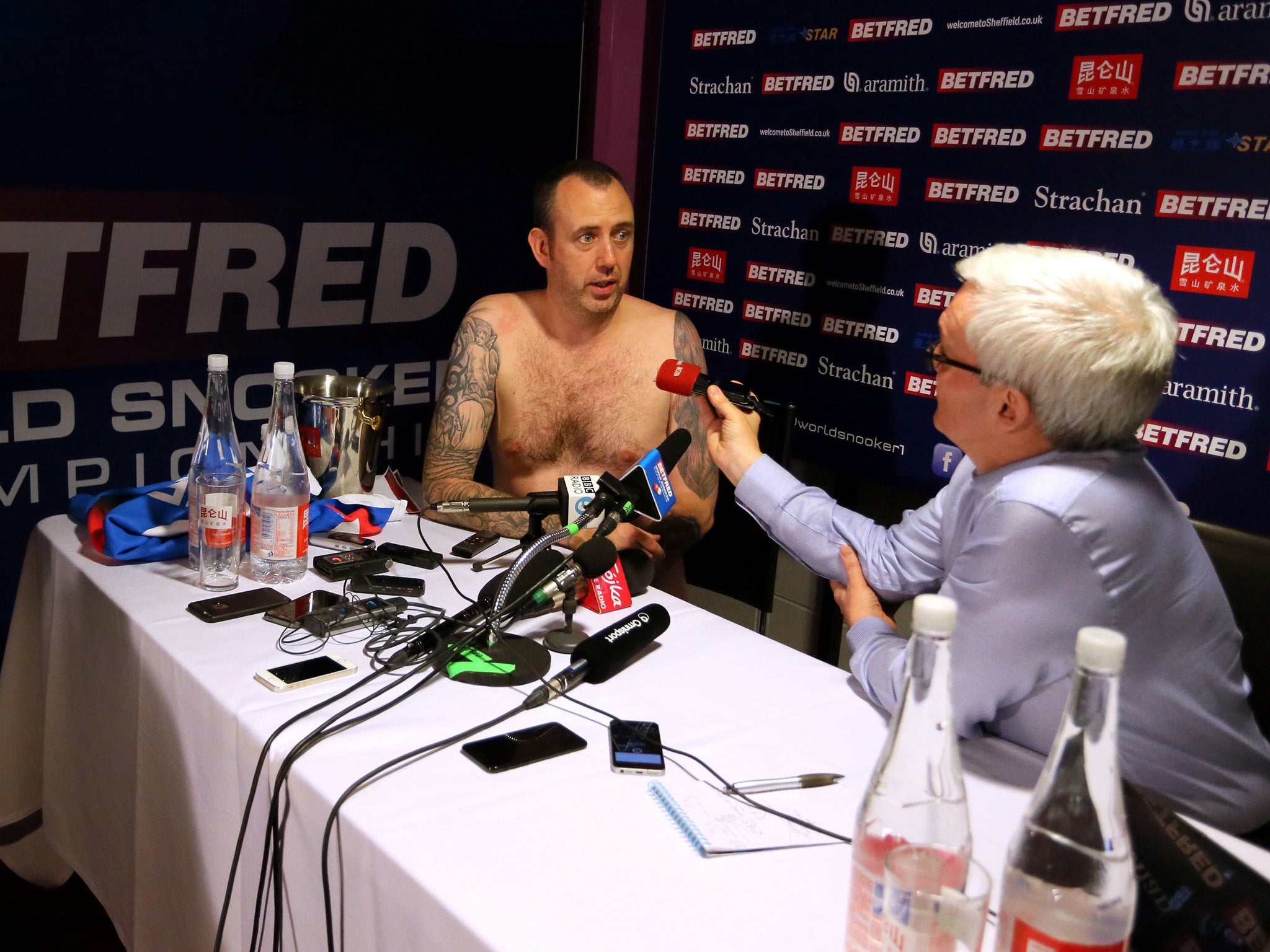 Mark Williams conducted the press conference following his 2018 World Championship final naked to fulfil a promise made earlier in the tournament