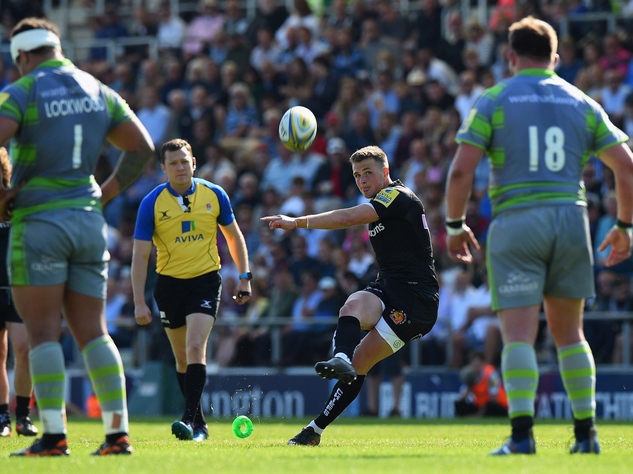 Joe Simmonds kicks a penalty for the Chiefs