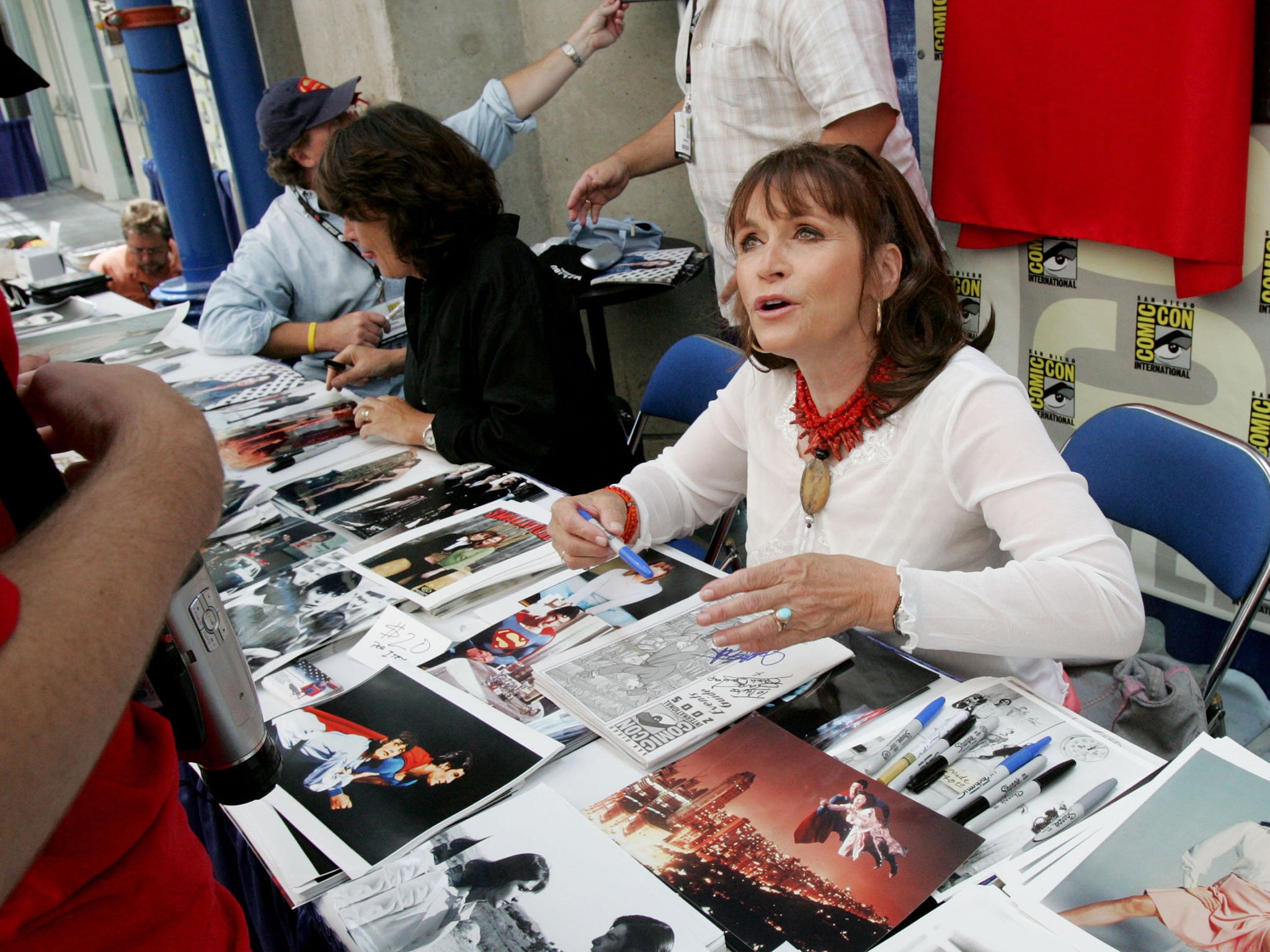 Kidder signs autographs at Comic Con International in 2005