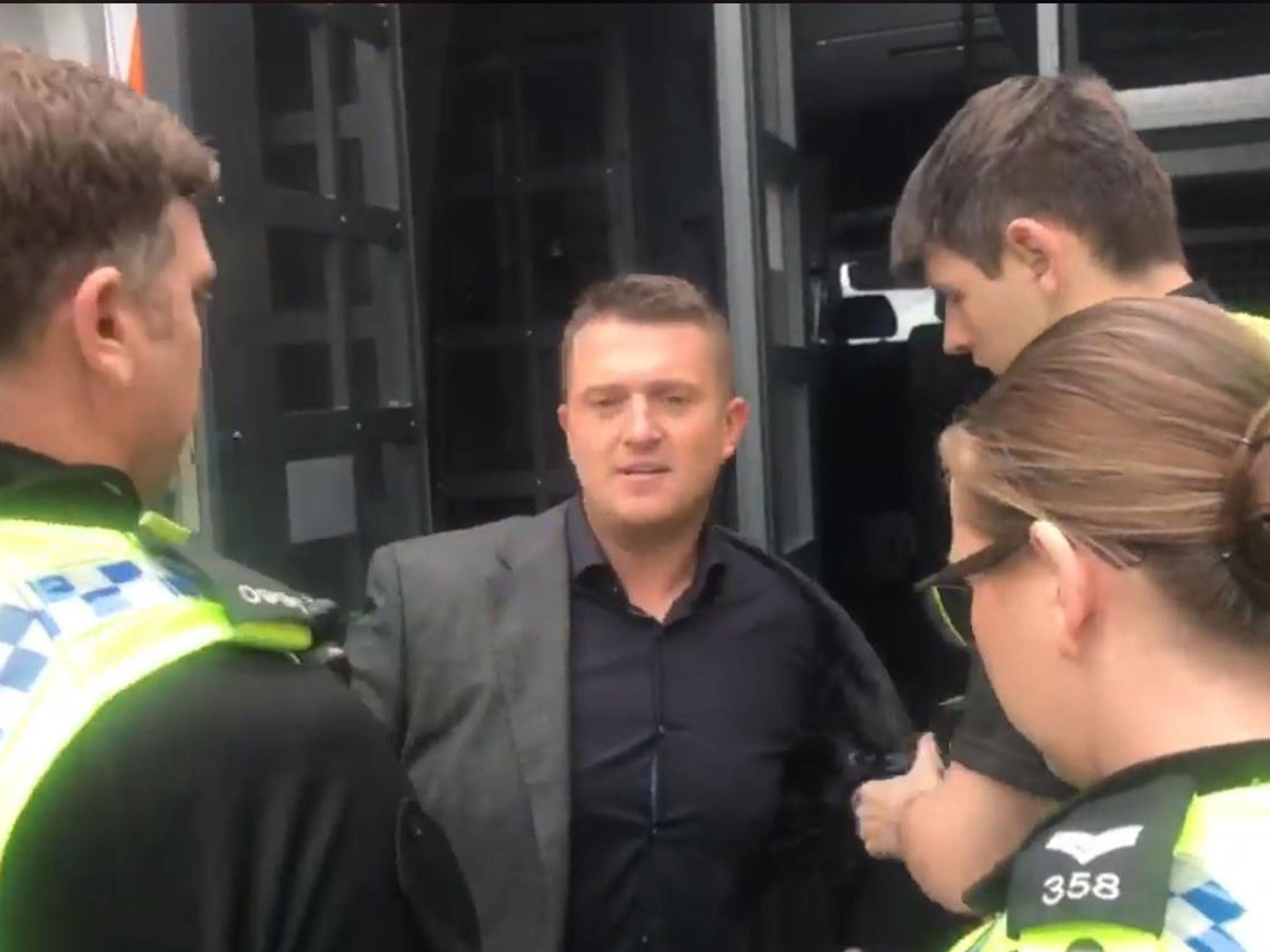 Tommy Robinson being arrested outside Leeds Combined Courts on 25 May 2018