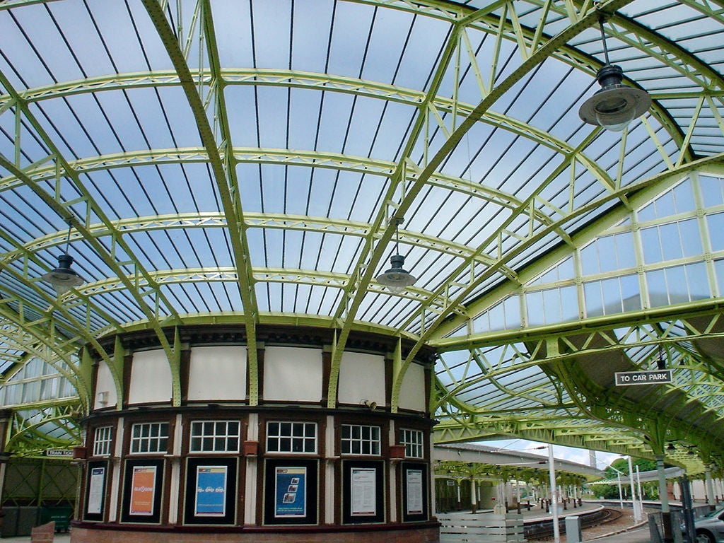 Wemyss Bay: Victorian iron work and an adjacent ferry terminal (wilm, Flickr)