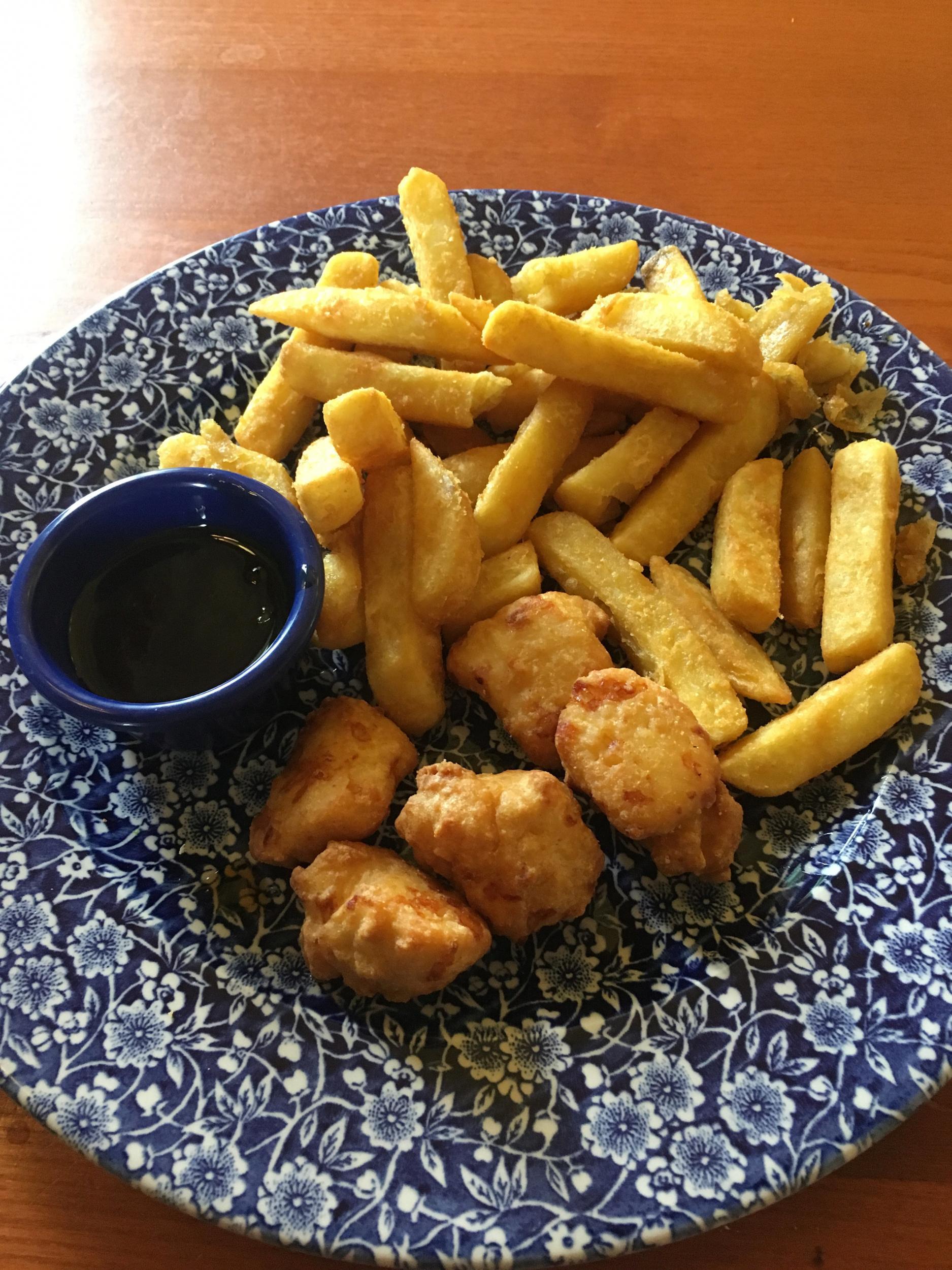 Elliot's friend was served just five pieces of chicken in a 10-piece meal (SWNS)