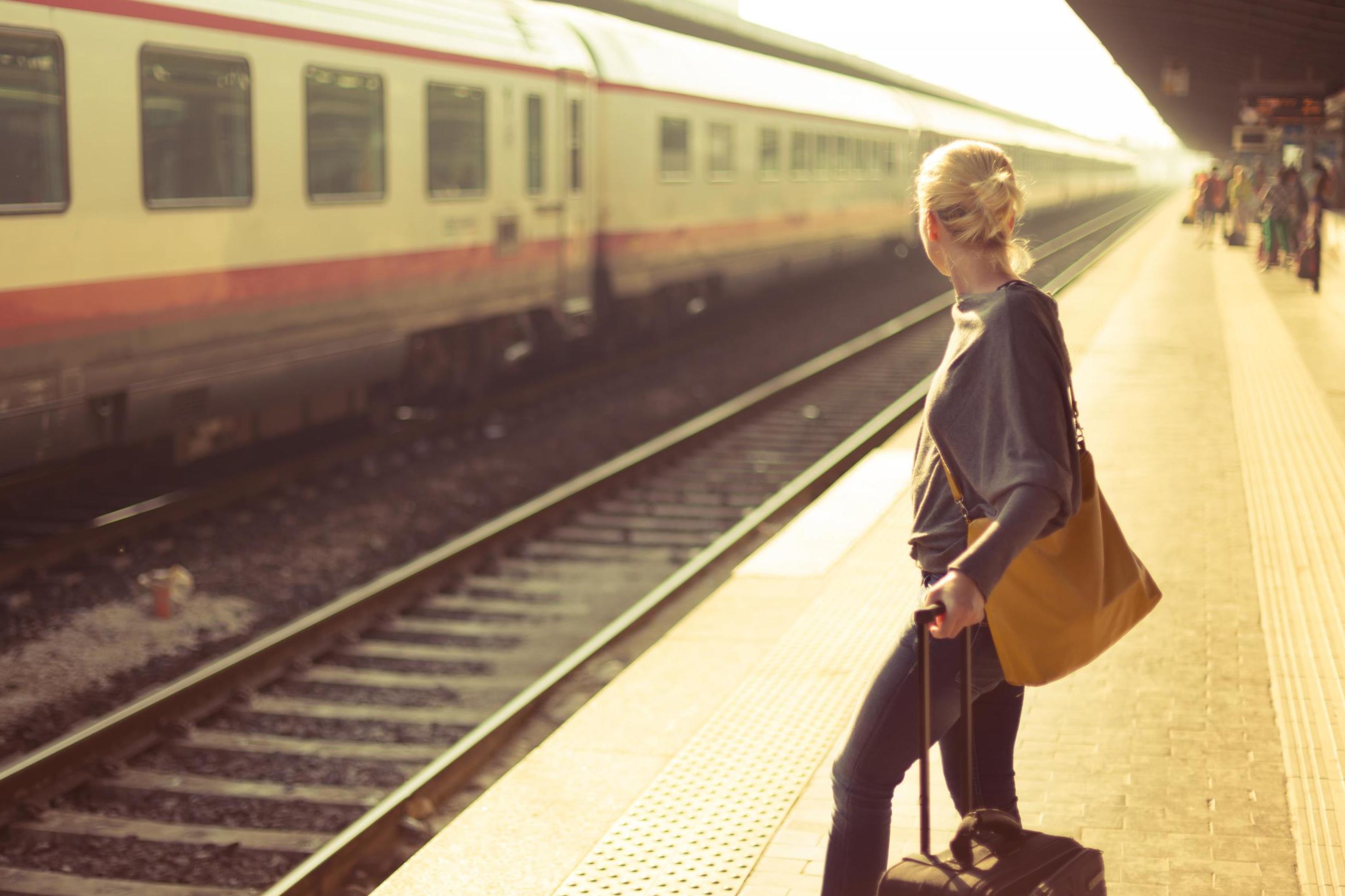 Woman shares account of how she saved two girls on train (Stock)