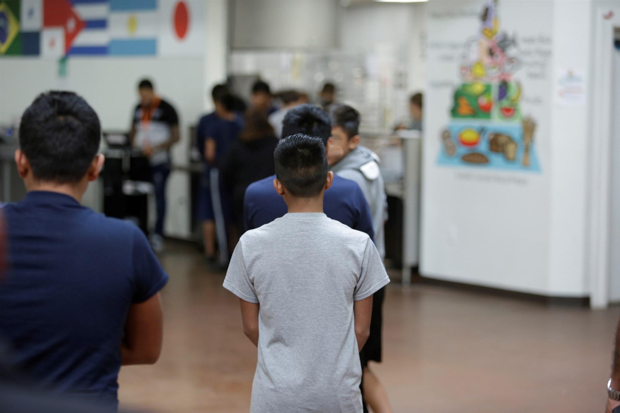 Children line up for food in Casa Padre's canteen (The US Department of Health and Human Services )