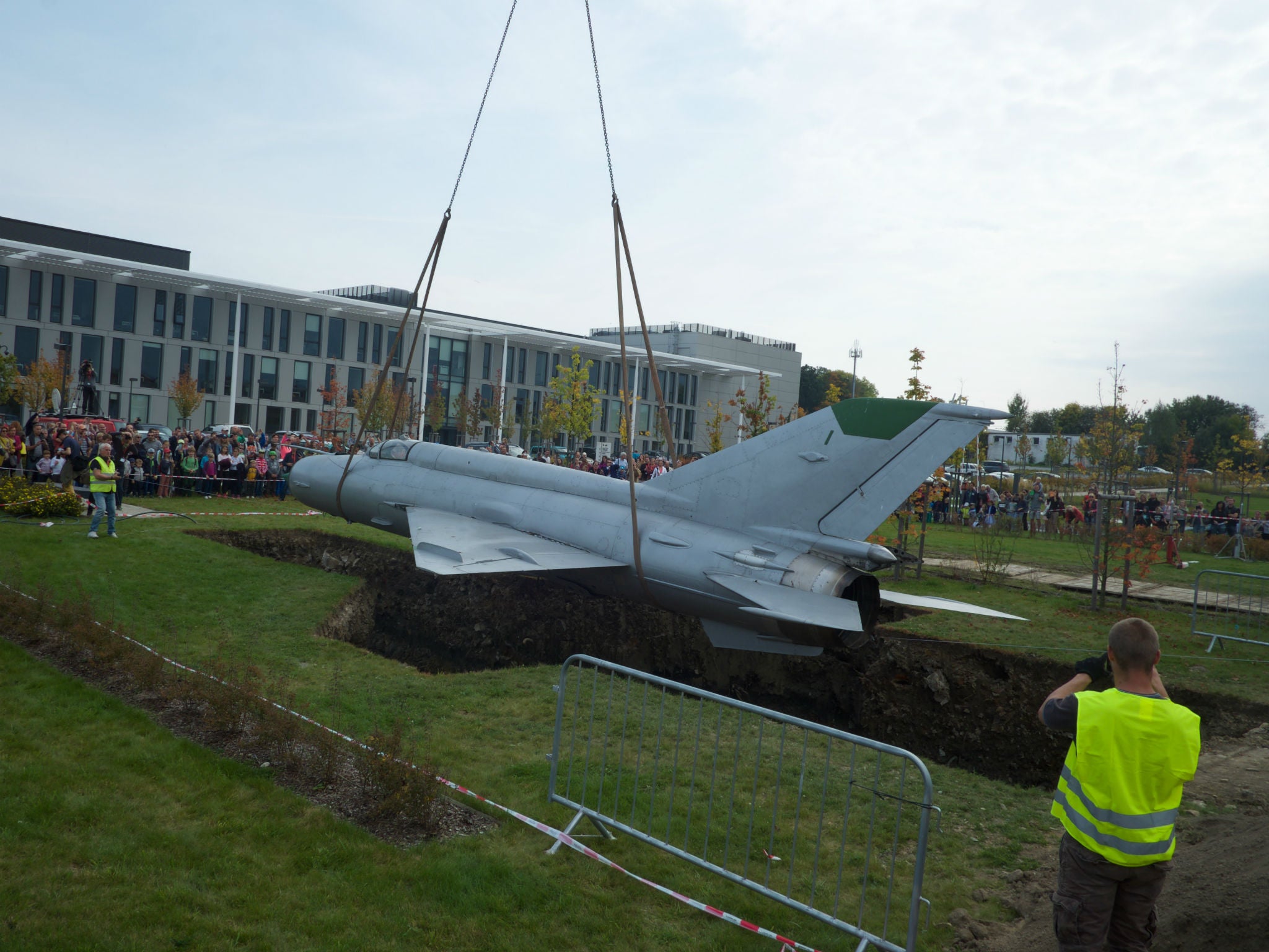 Roger Hiorns buried an aeroplane in Prague