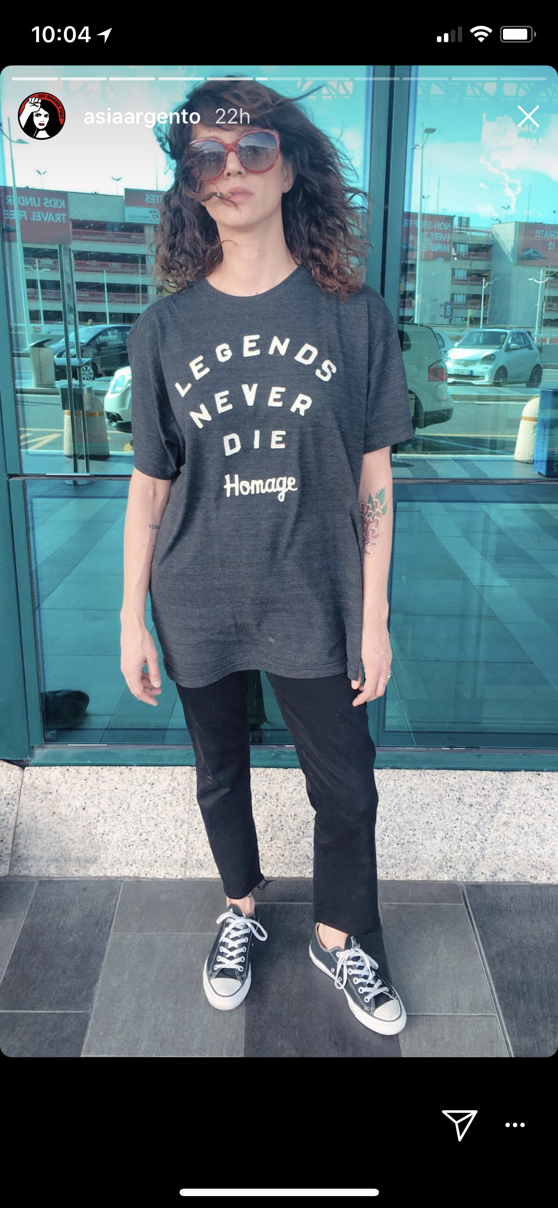 Asia Argento wore a shirt that pays homage to Anthony Bourdain (Asia Argento/Instagram)