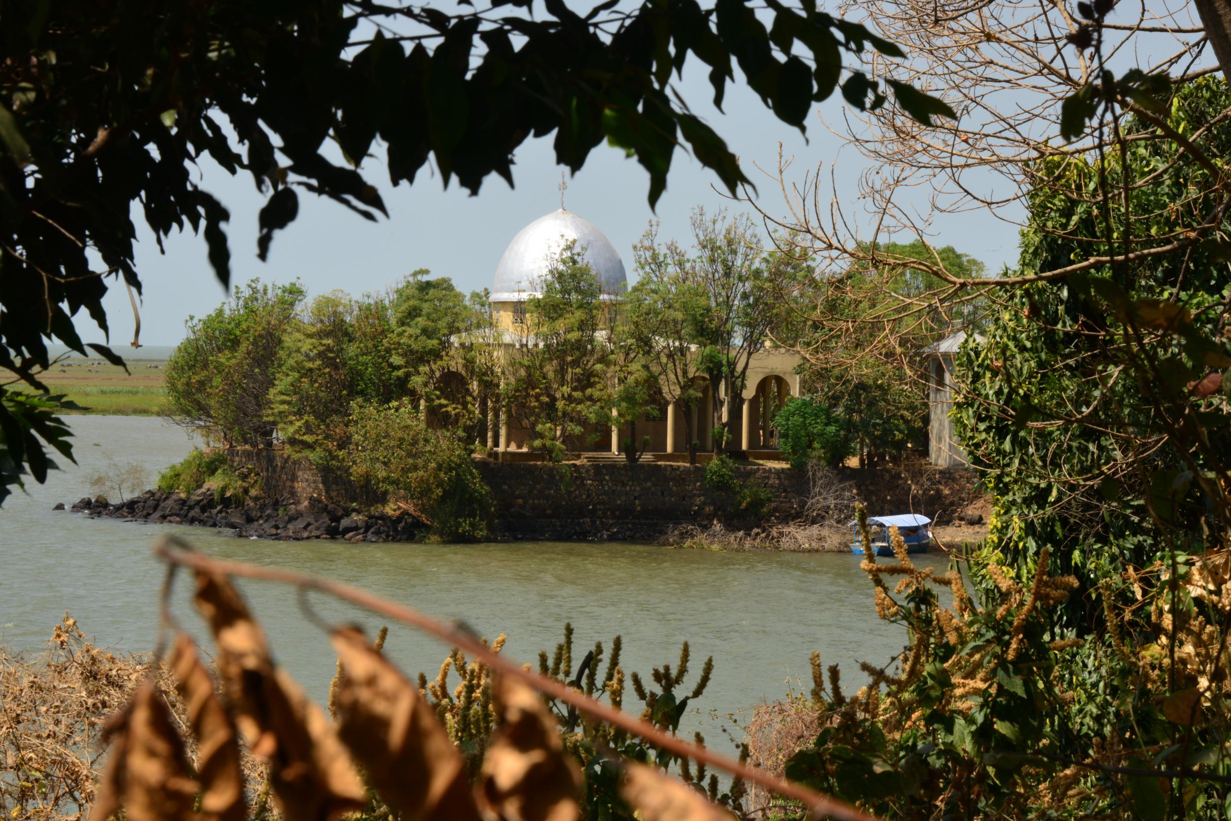 An island in high tide, Tana Kirkos shimmers from a distance thanks to the silvery bulge of its outsized church dome