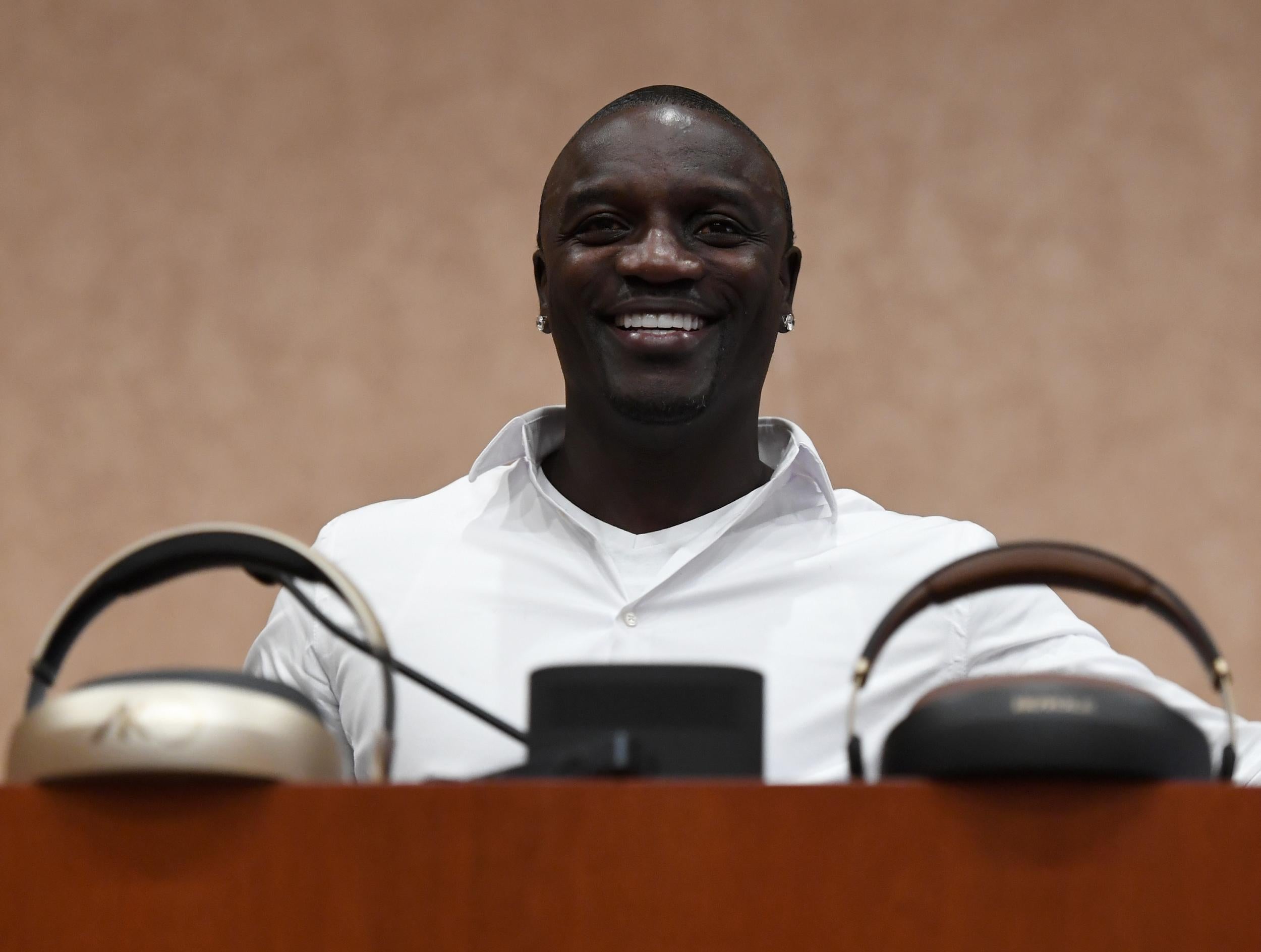 Rapper Akon unveils plans to create a futuristic city in Senegal centred around his own cryptocurrency.