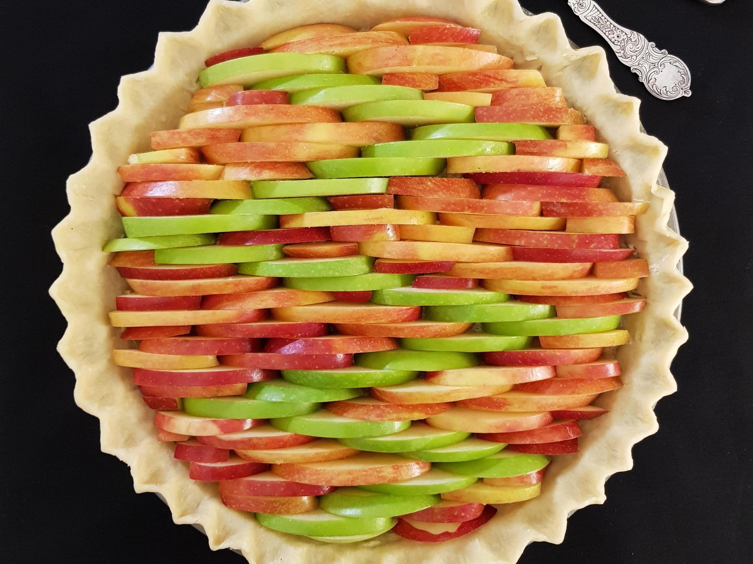 Winner bakes it all: the full-time secretary embellishes her creations with intricate patterns and edible appliques, and even uses the fruit filling as decoration