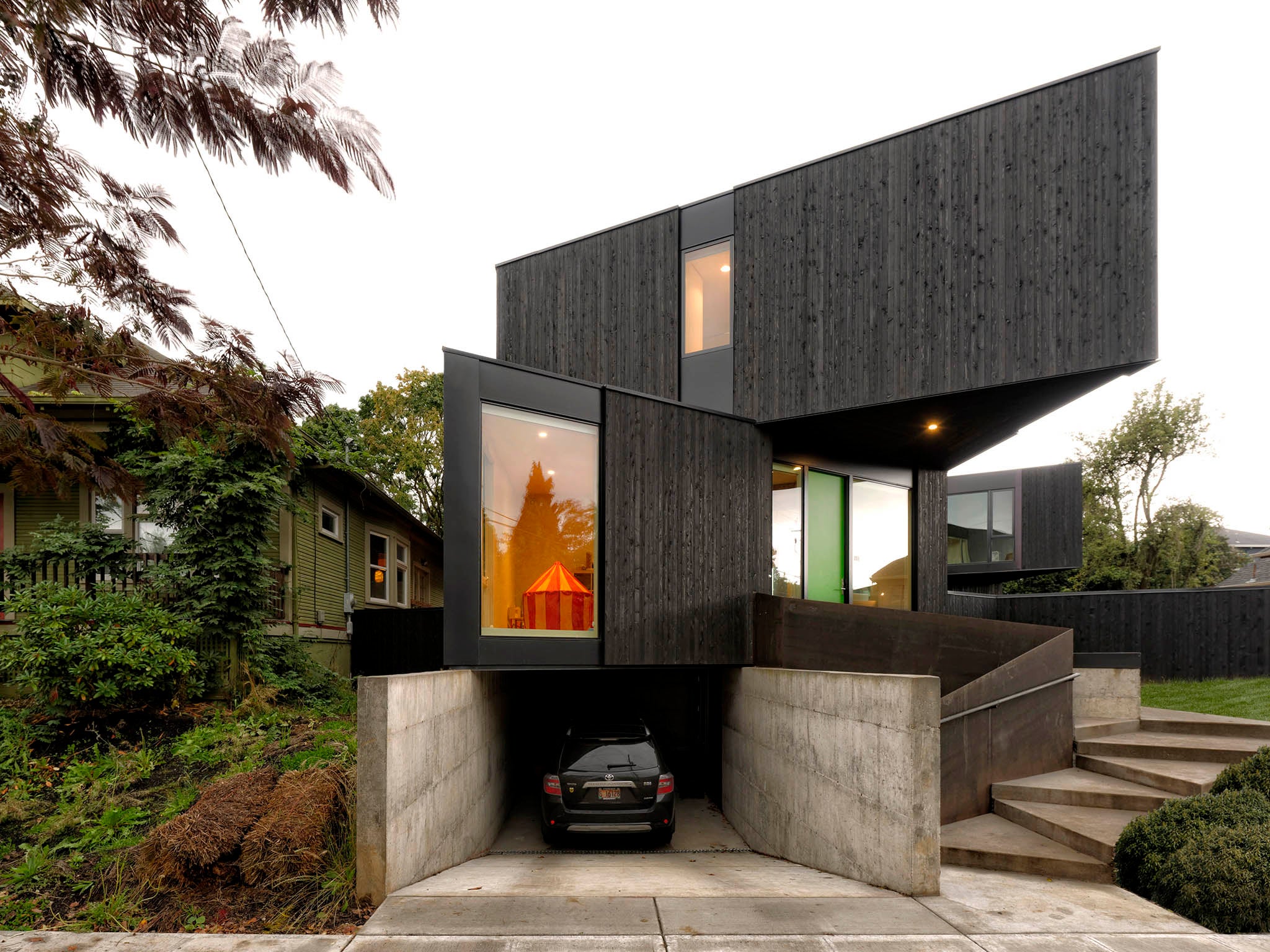 This house, one of Skylab Architecture and Method Homes’ Homb series in Portland, is based on 100-square-foot triangular modules