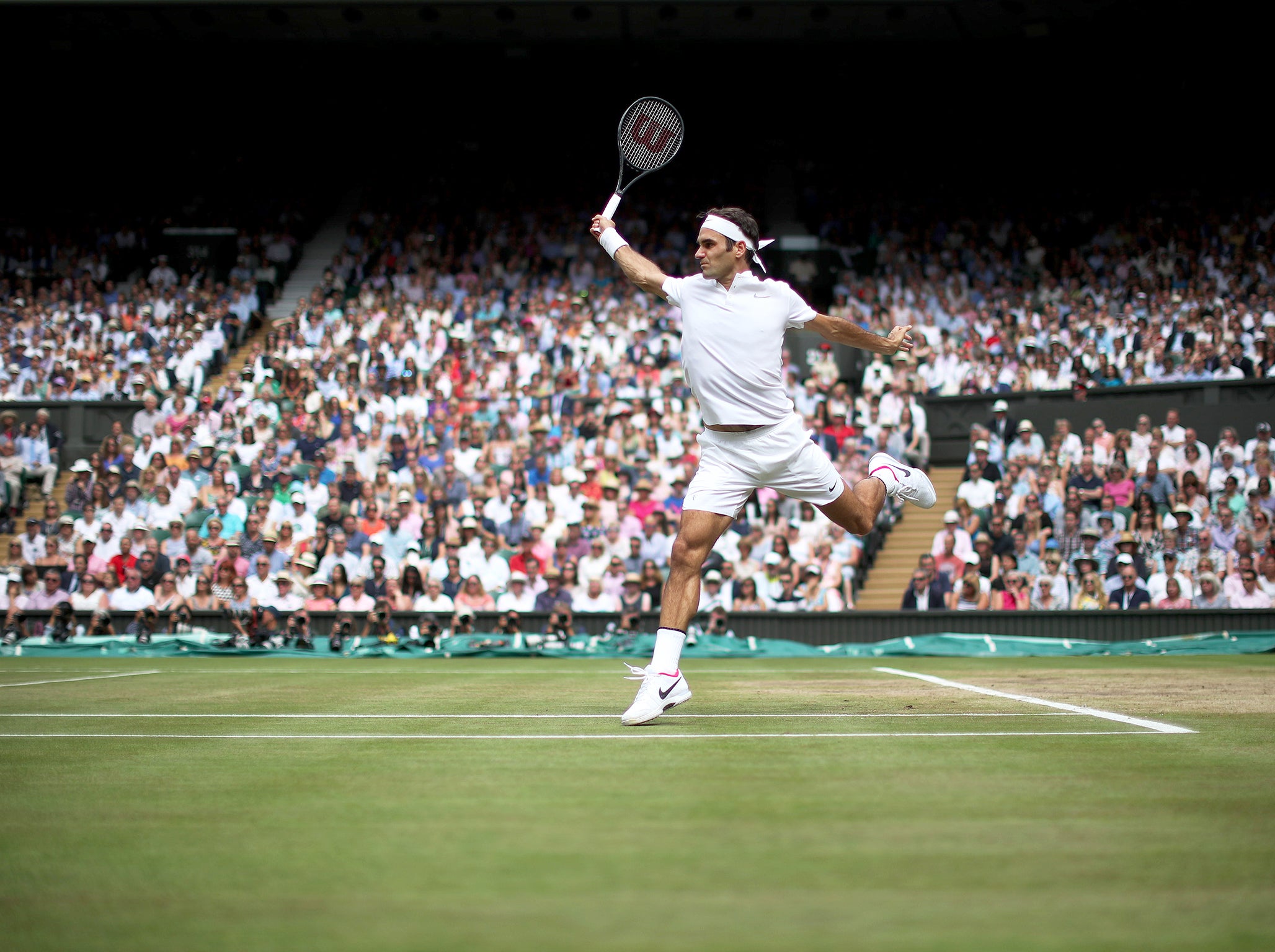 Federer defends his crown